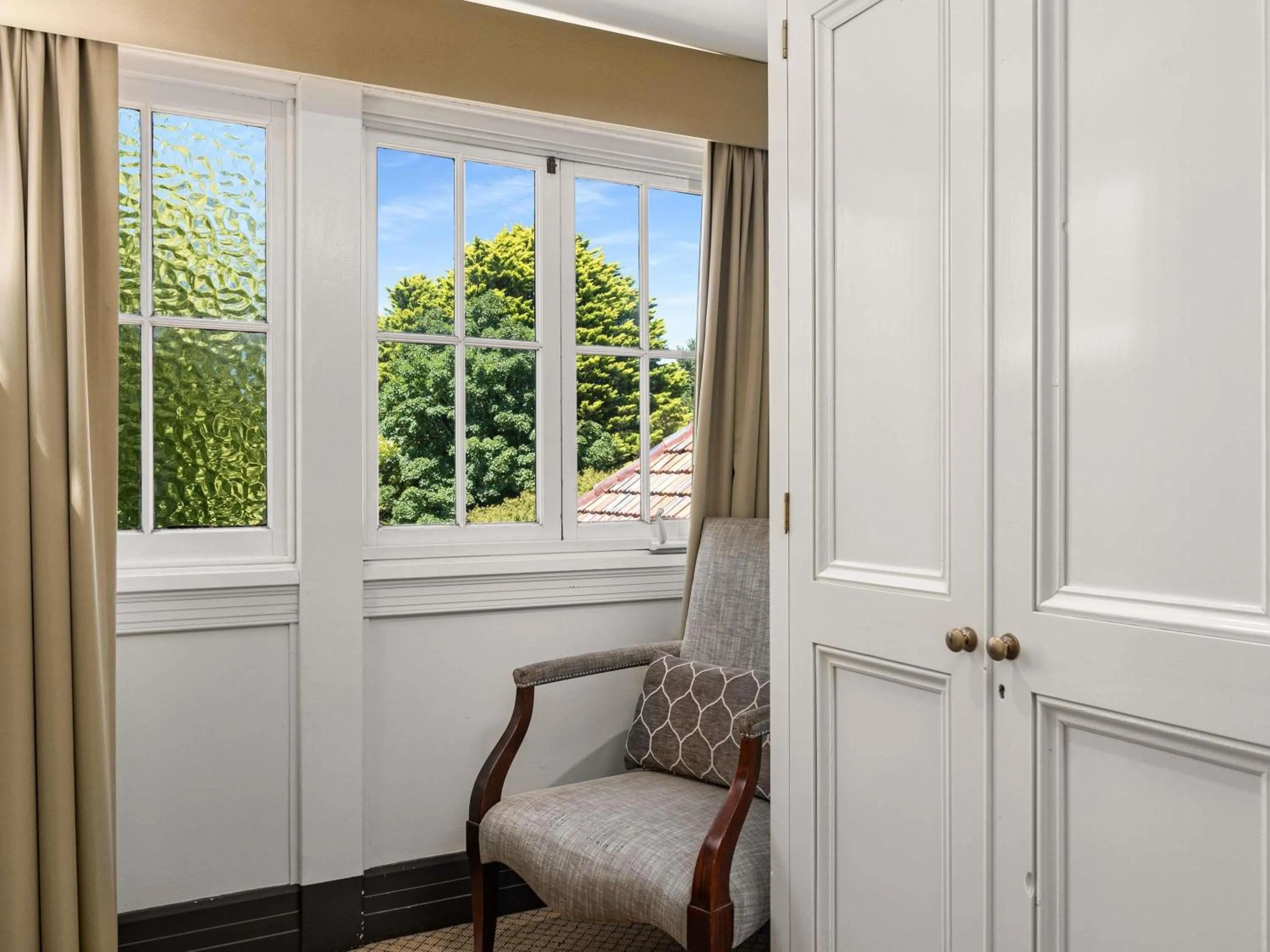 Bedroom in Peppers Manor House