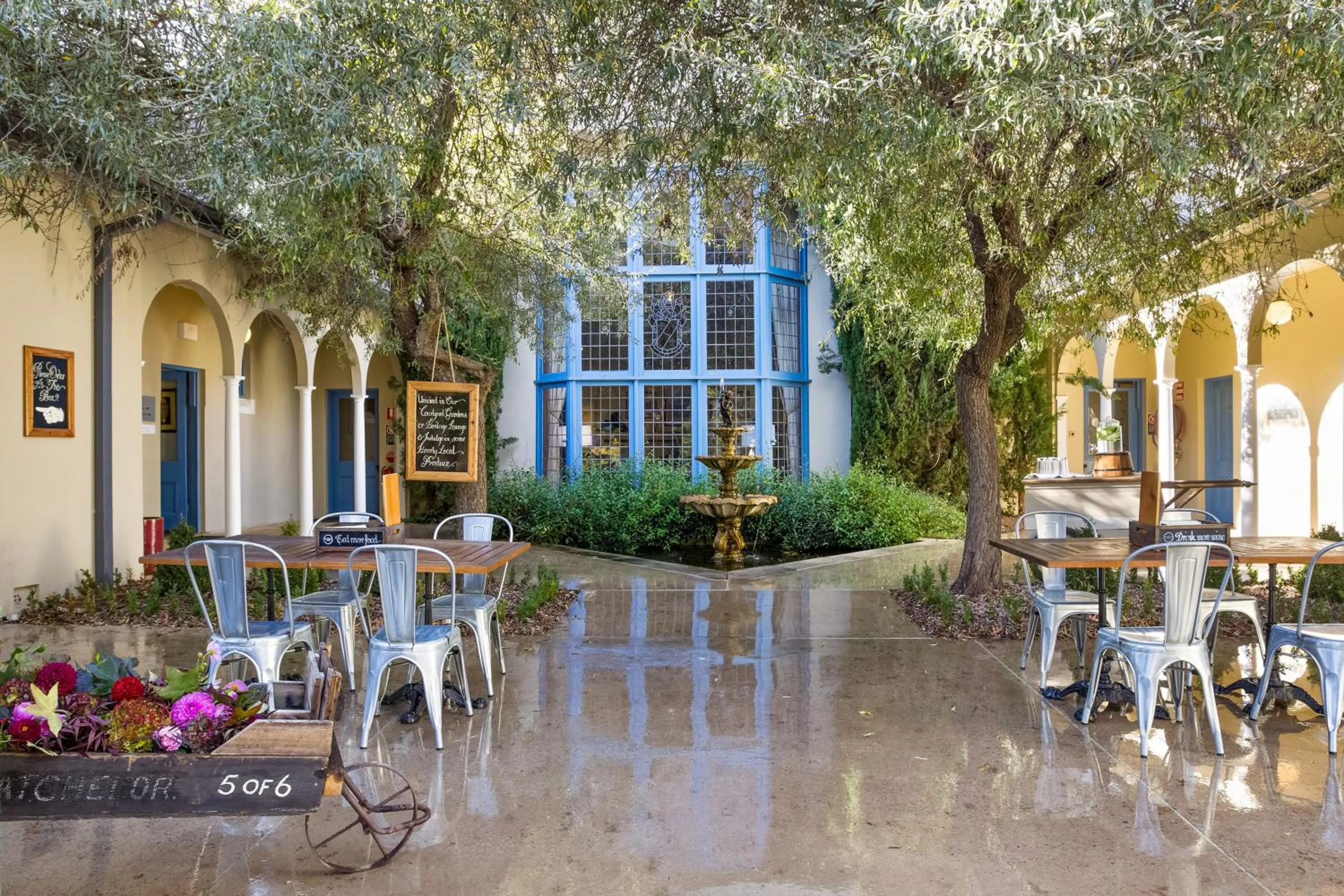 Restaurant/places to eat in Peppers Manor House