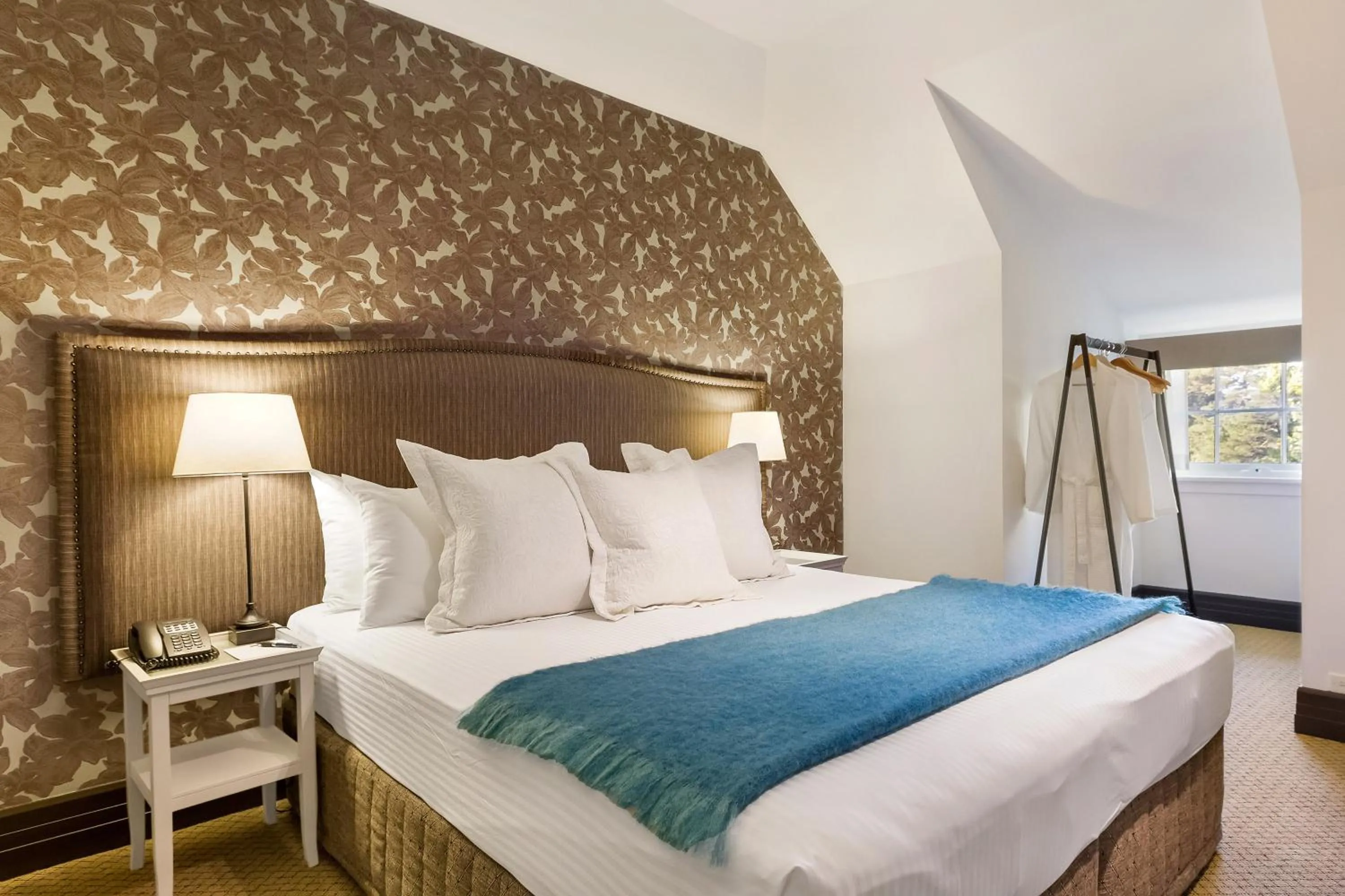 Bedroom, Bed in Peppers Manor House