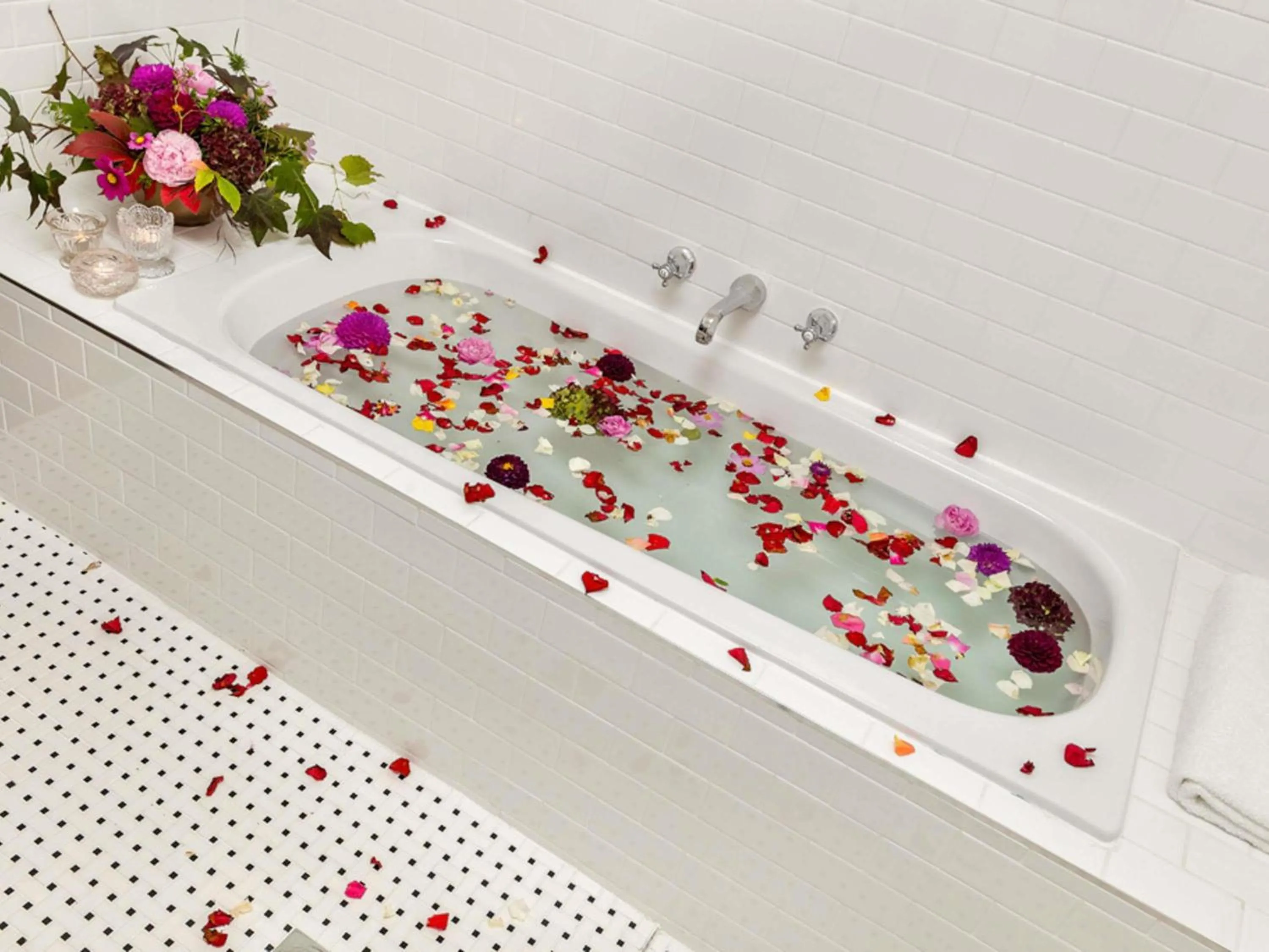 Bedroom in Peppers Manor House