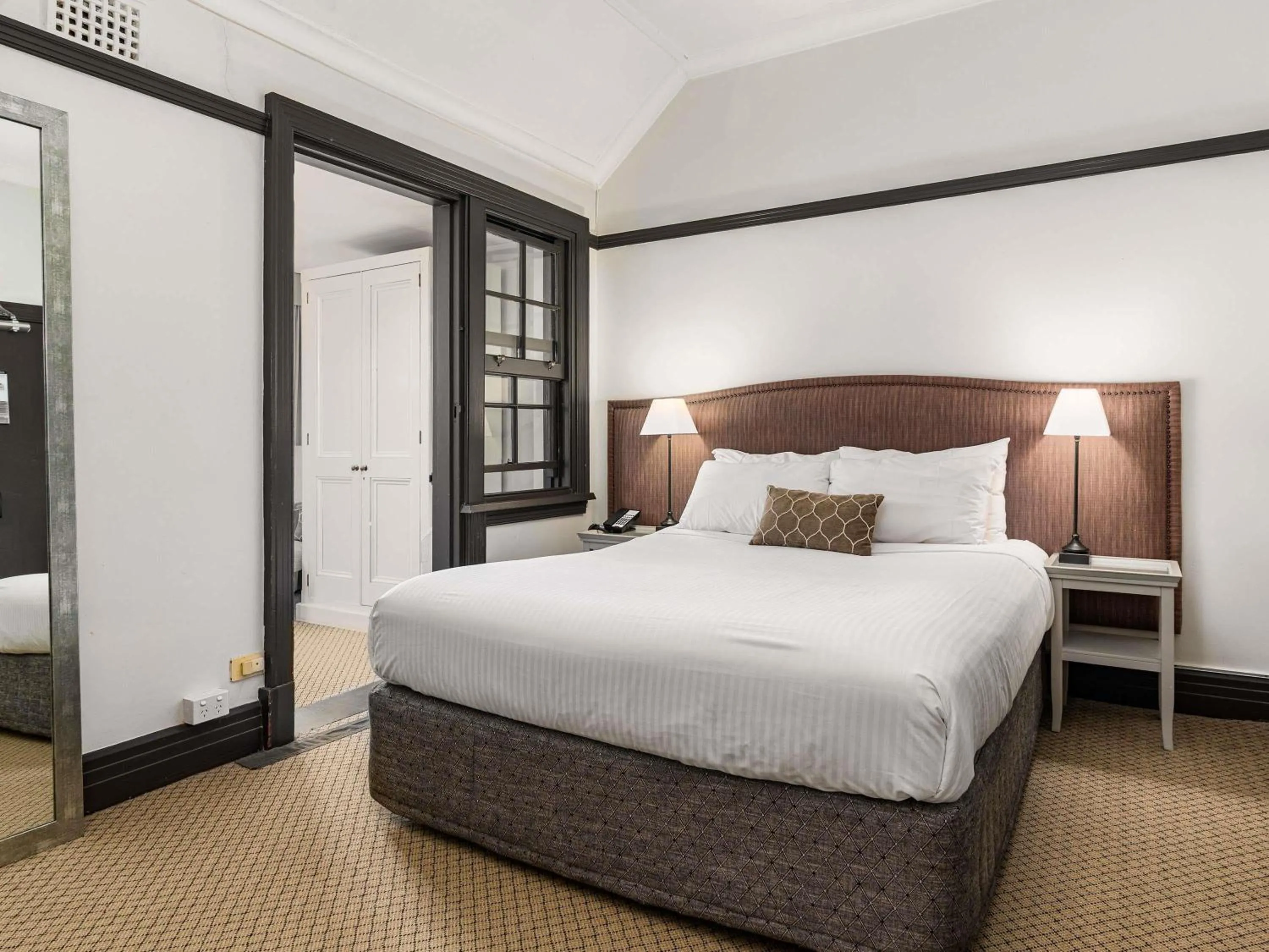 Bedroom, Bed in Peppers Manor House