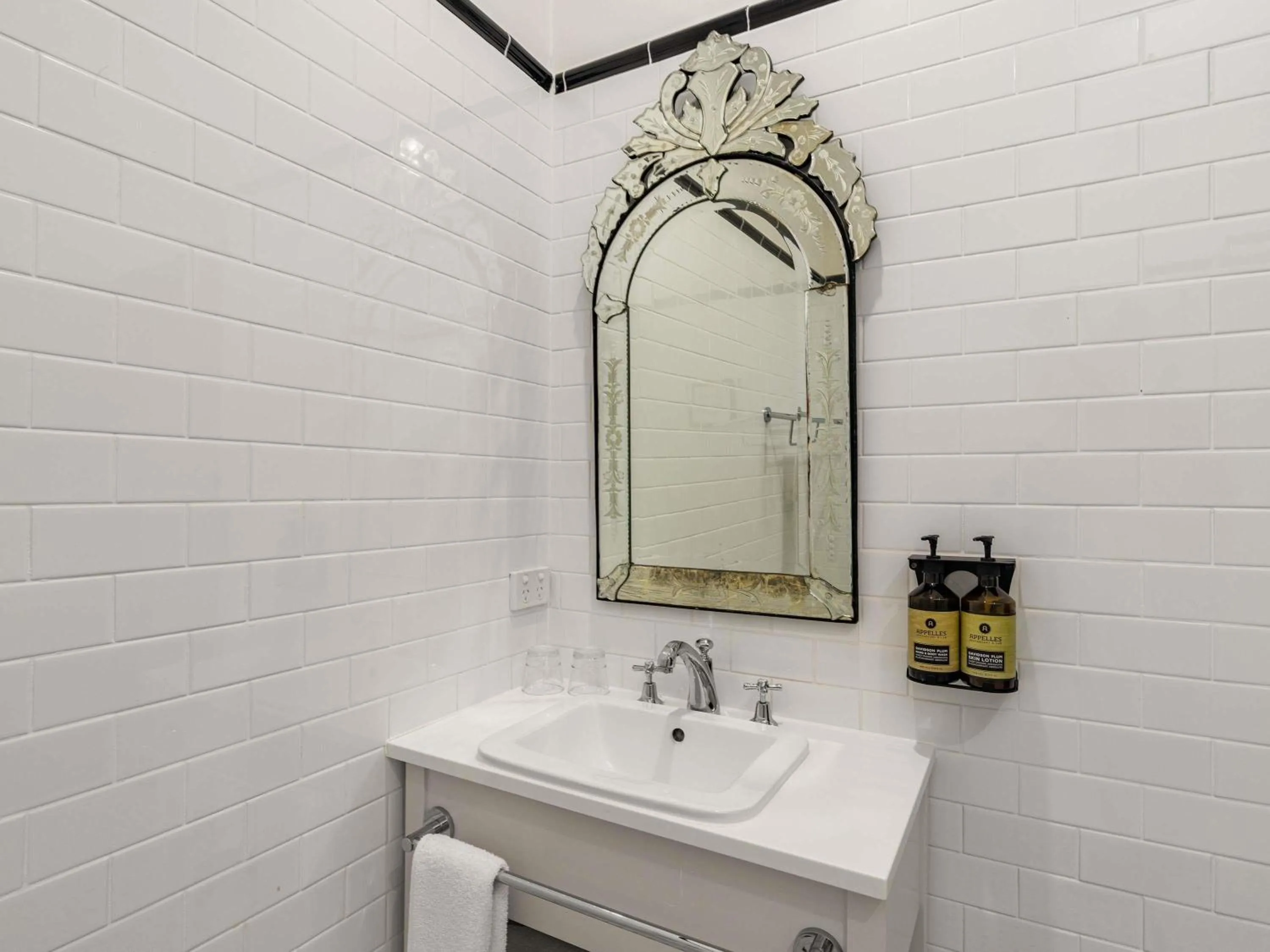 Bedroom in Peppers Manor House