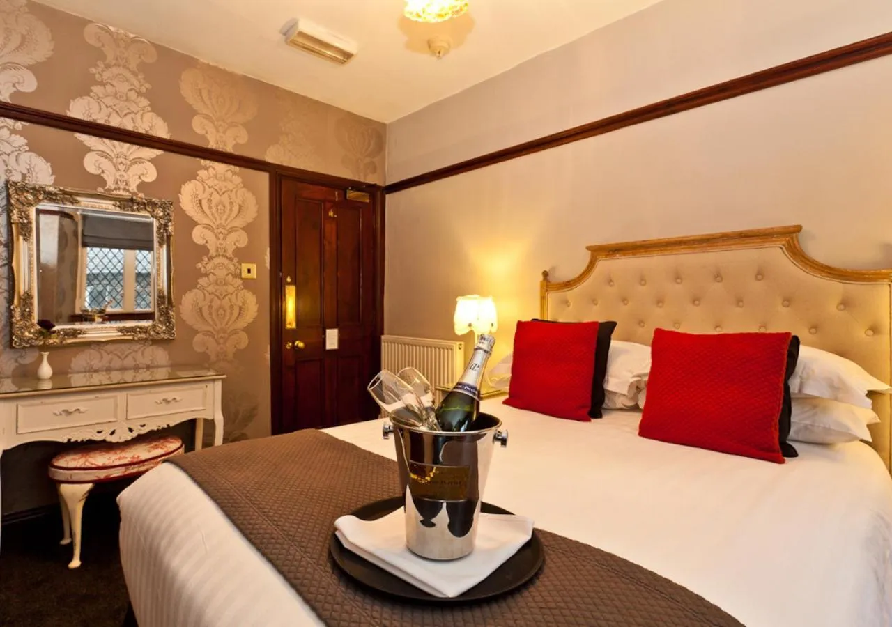 Bed in Broadoaks Boutique Country House