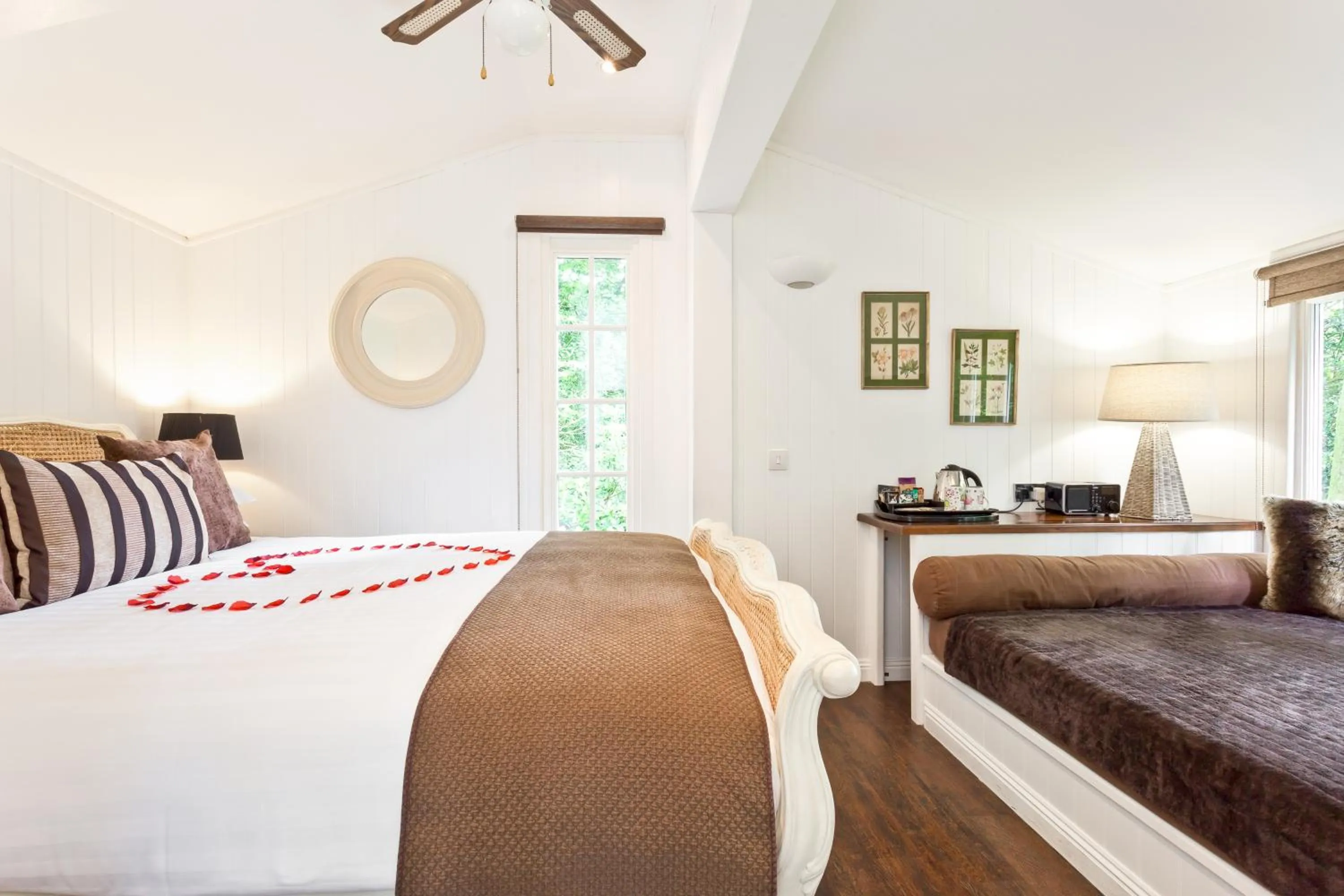 Bed in Broadoaks Boutique Country House