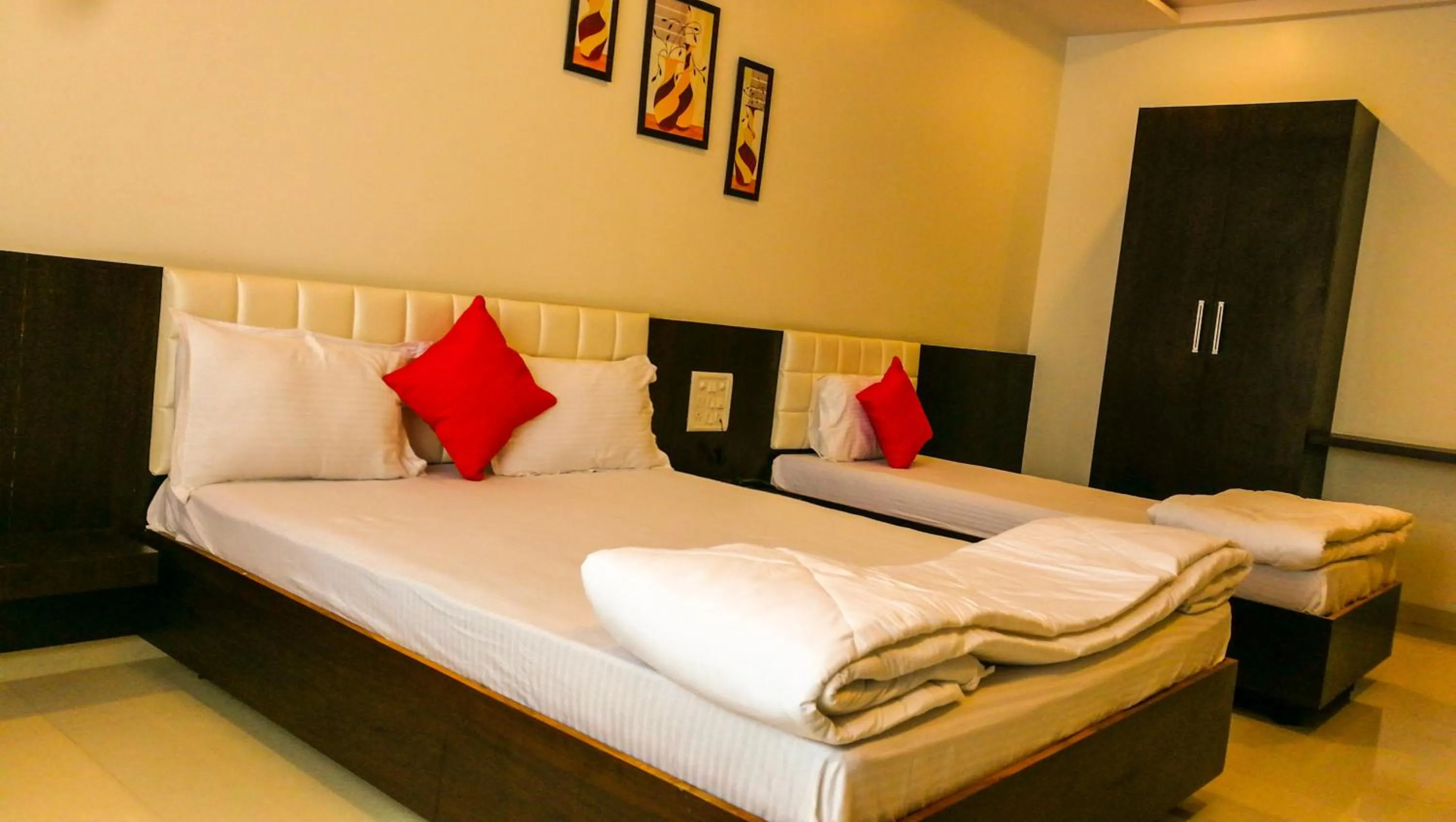 Photo of the whole room, Bed in Hotel Neem Tree