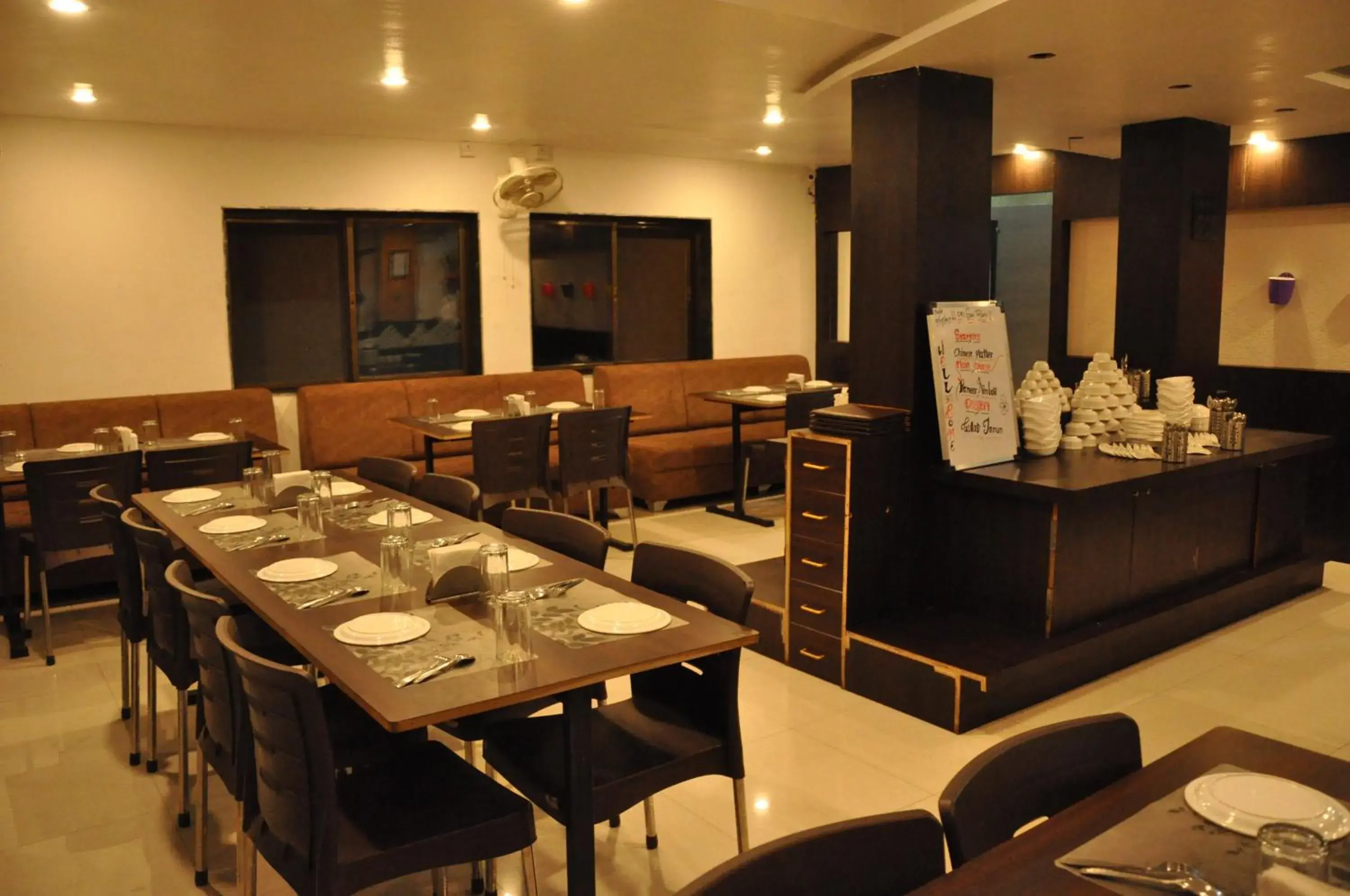 Restaurant/places to eat in Hotel Neem Tree Restaurant/places to eat in Hotel Neem Tree