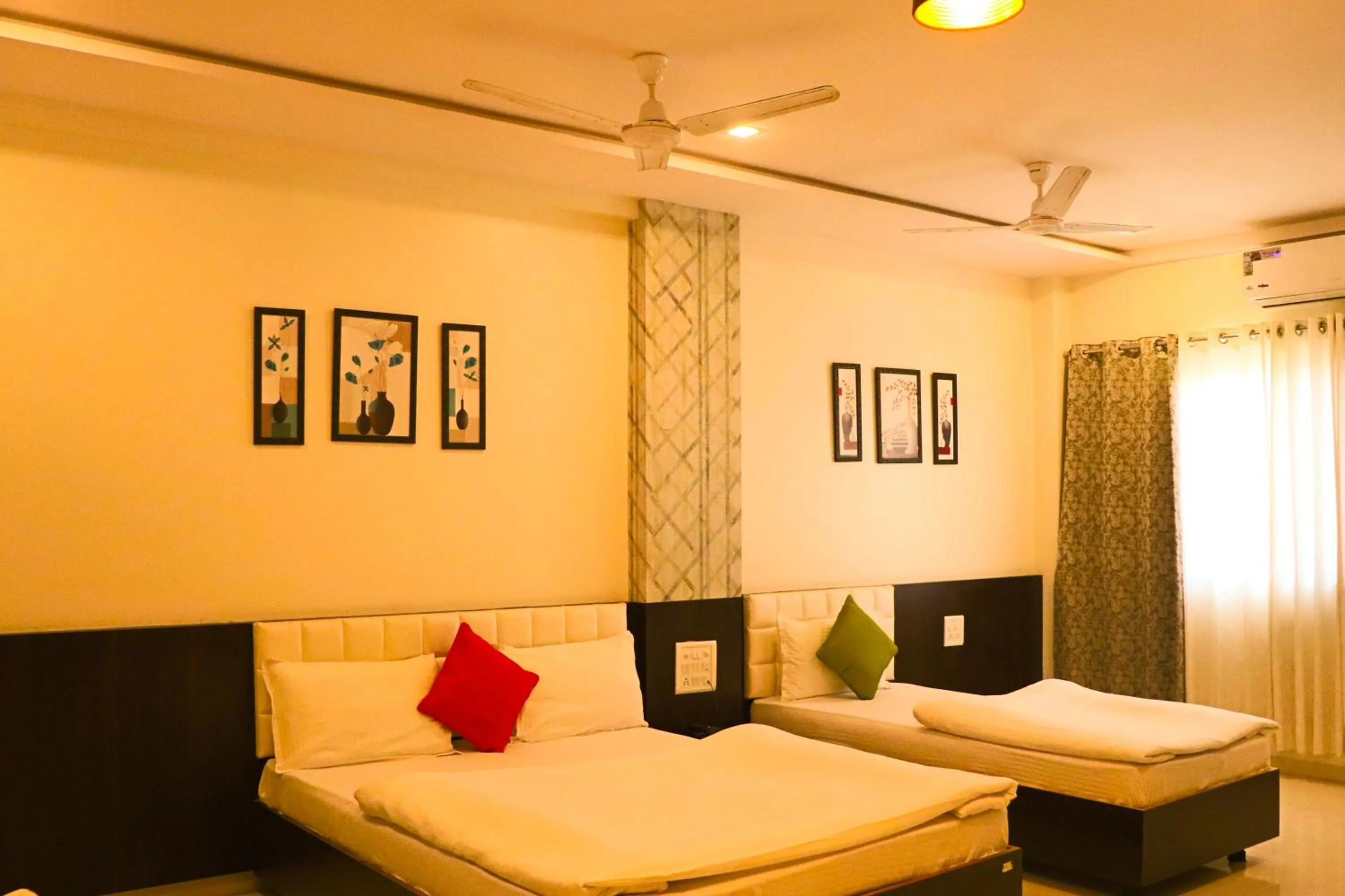 Photo of the whole room, Bed in Hotel Neem Tree