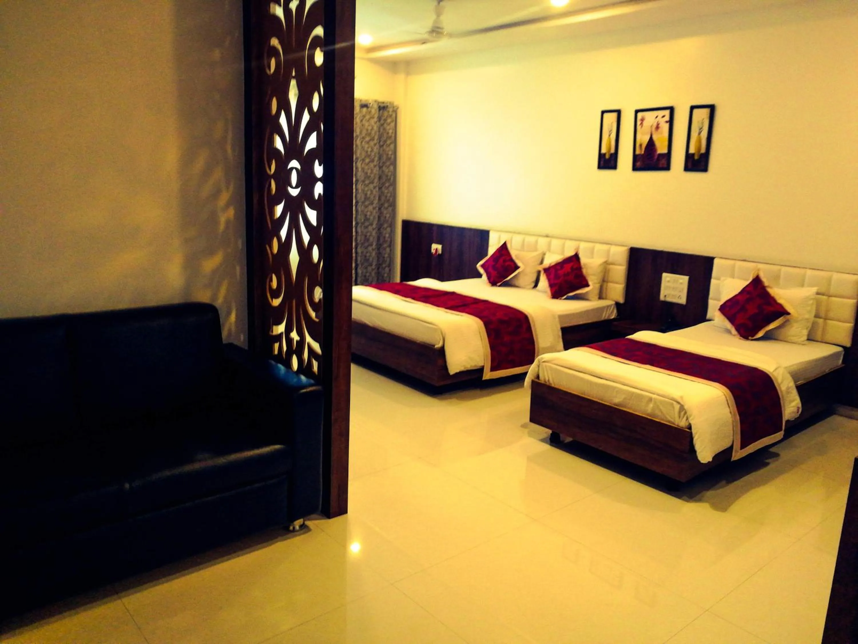 Bedroom, Bed in Hotel Neem Tree