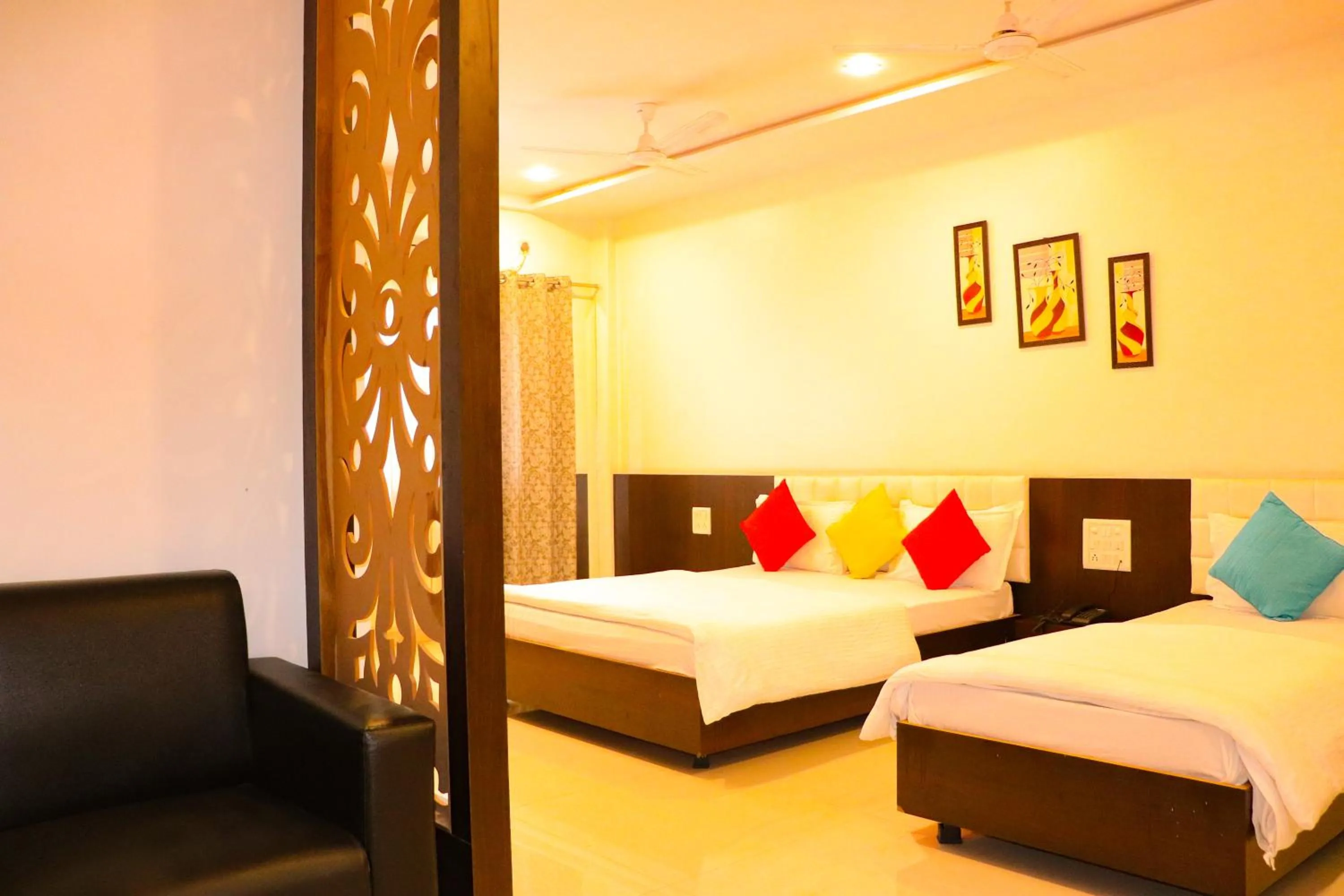 Bedroom, Bed in Hotel Neem Tree