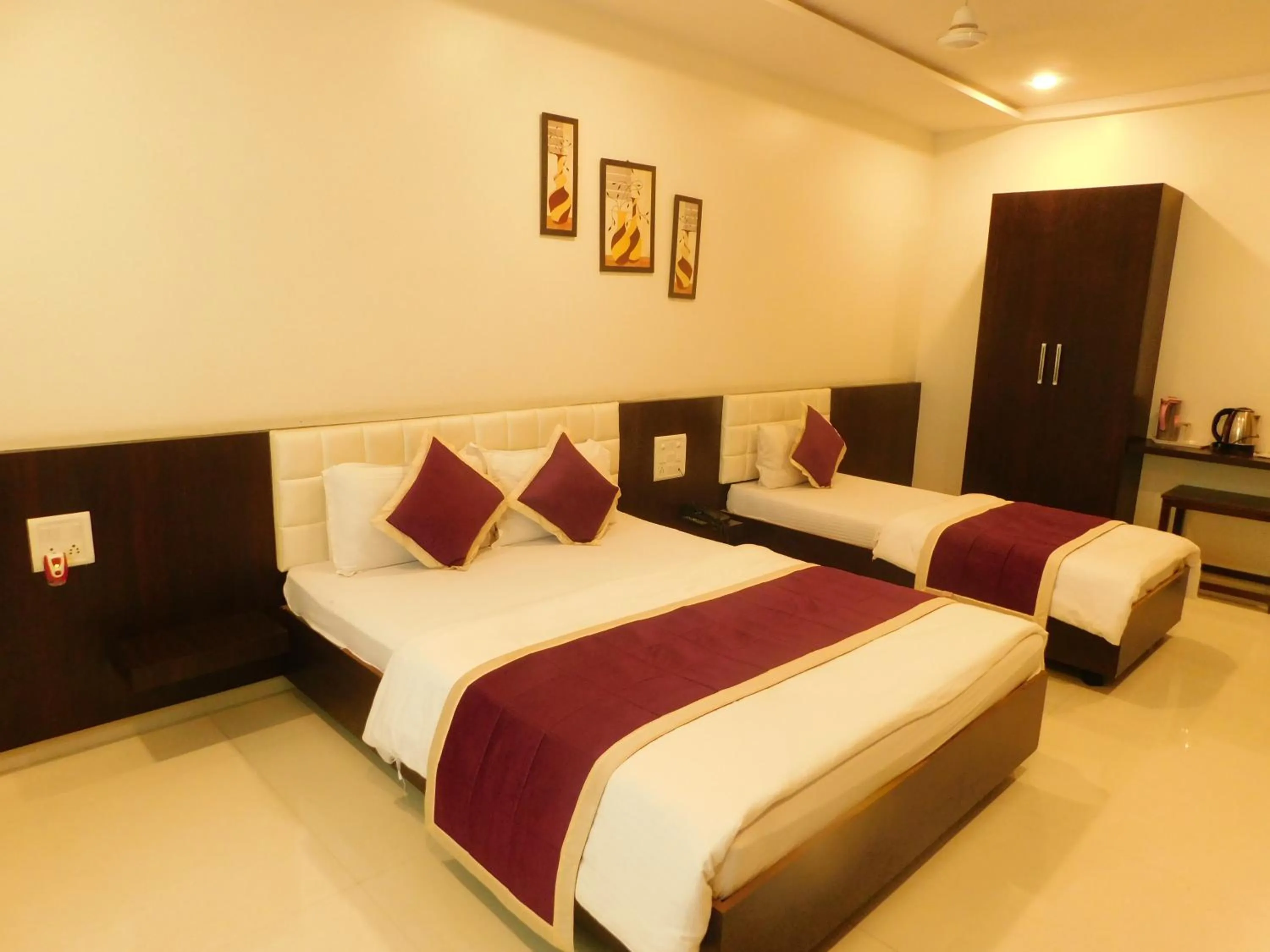 Bed in Hotel Neem Tree