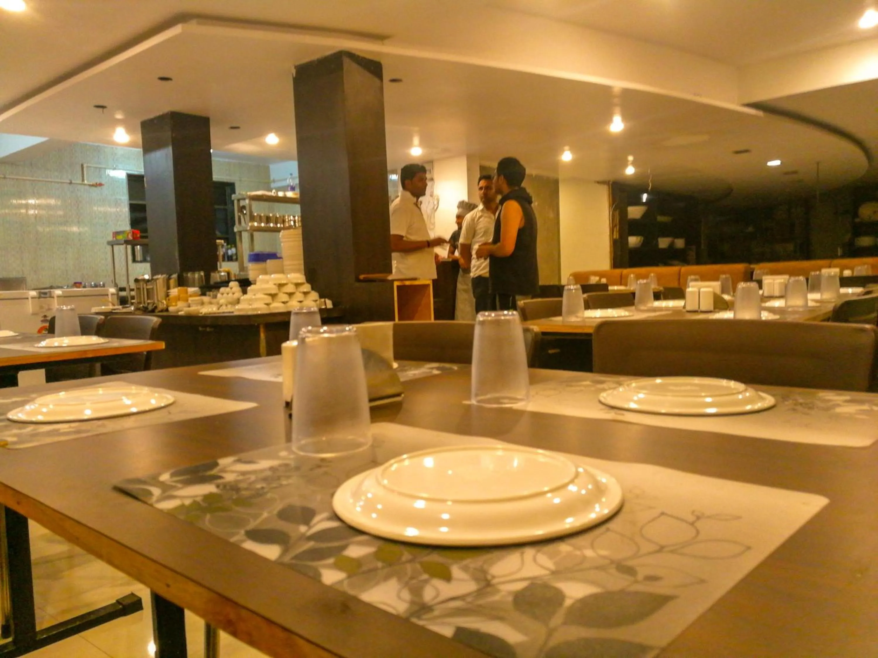 Restaurant/places to eat in Hotel Neem Tree