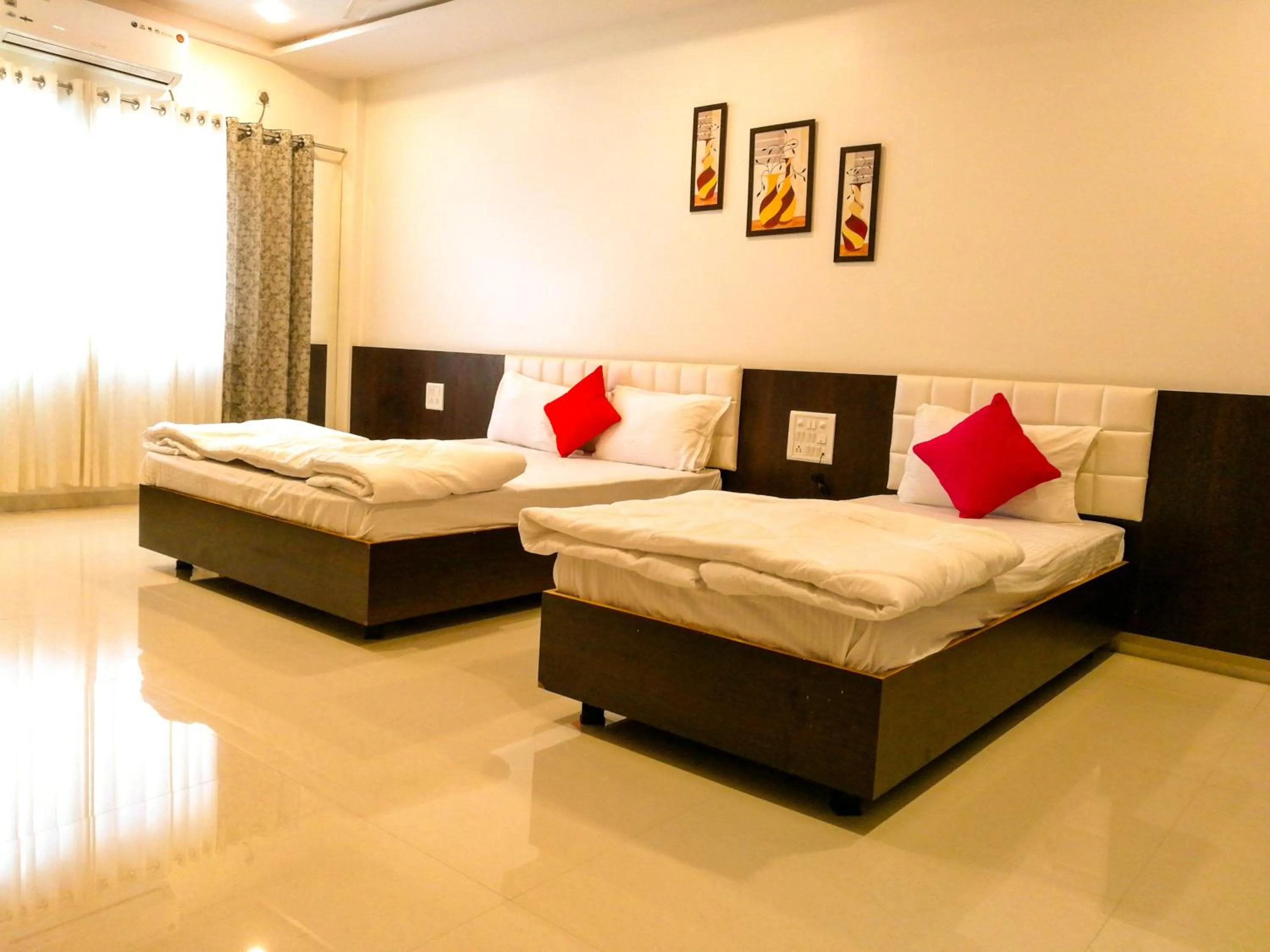 Photo of the whole room, Bed in Hotel Neem Tree