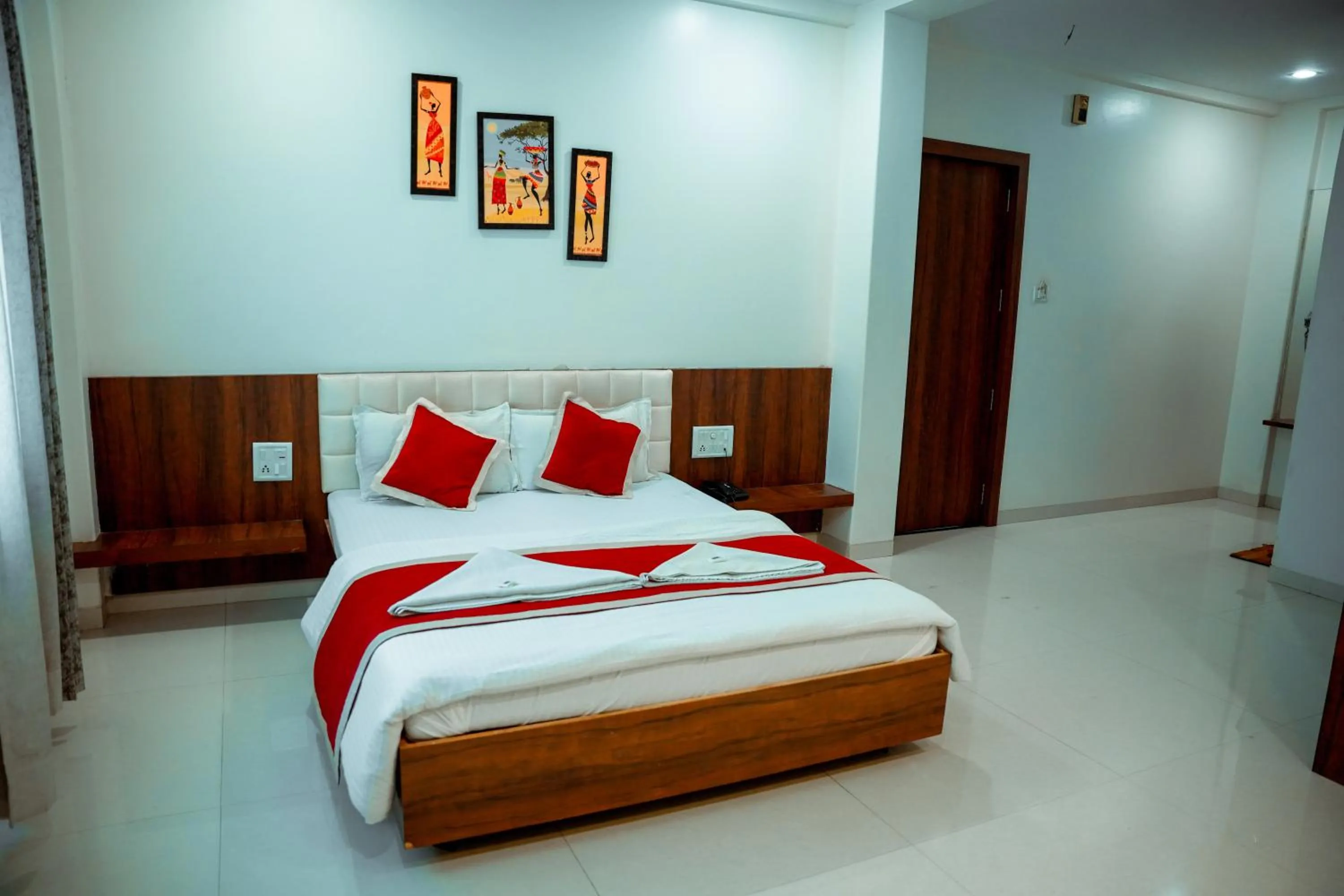 Bedroom, Bed in Hotel Neem Tree