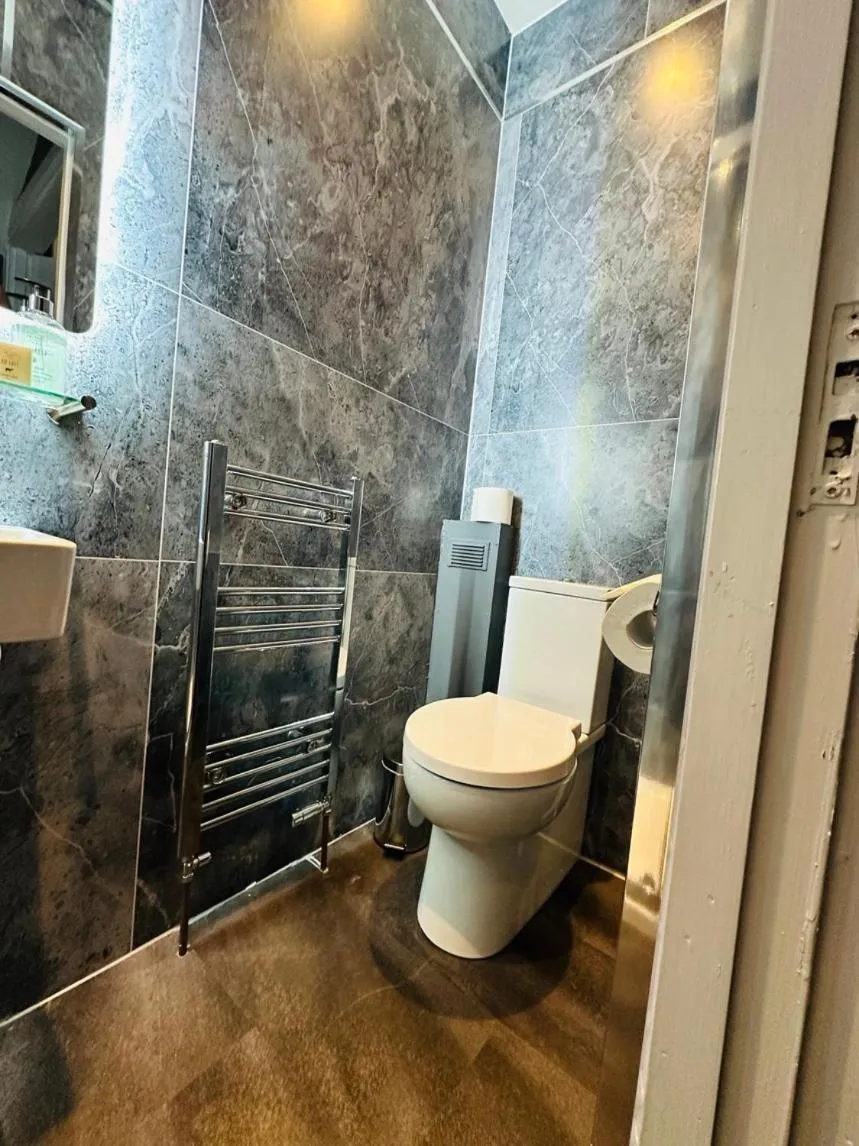 Toilet in Kildonan Lodge Hotel