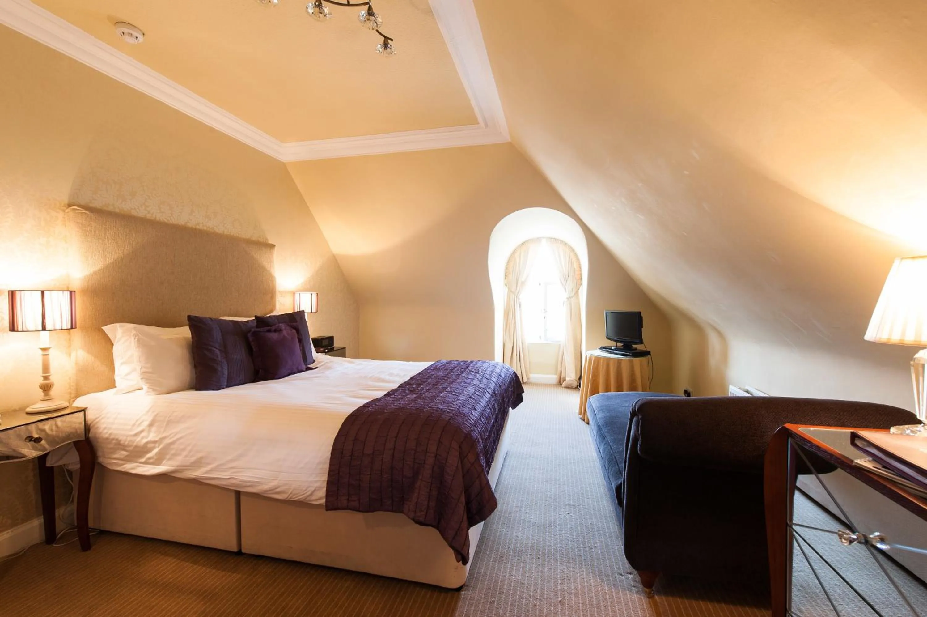 Bedroom, Bed in Kildonan Lodge Hotel