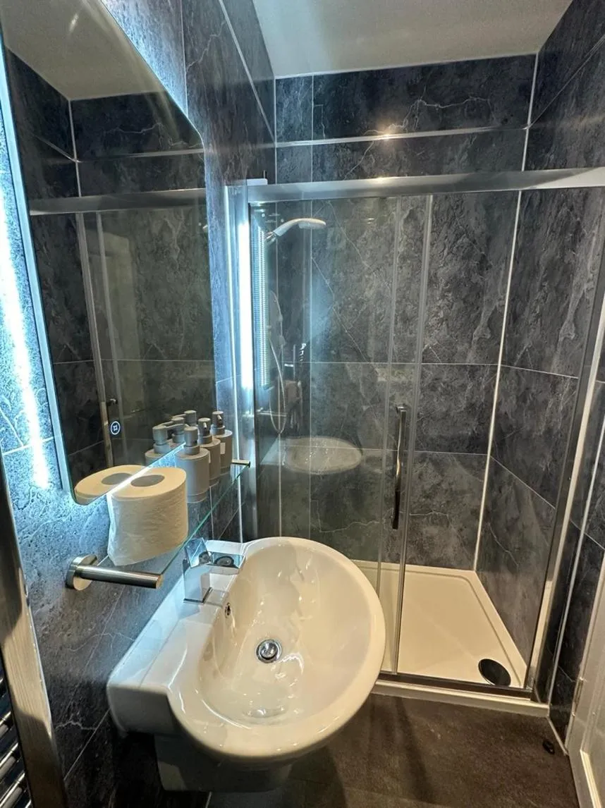 Shower in Kildonan Lodge Hotel