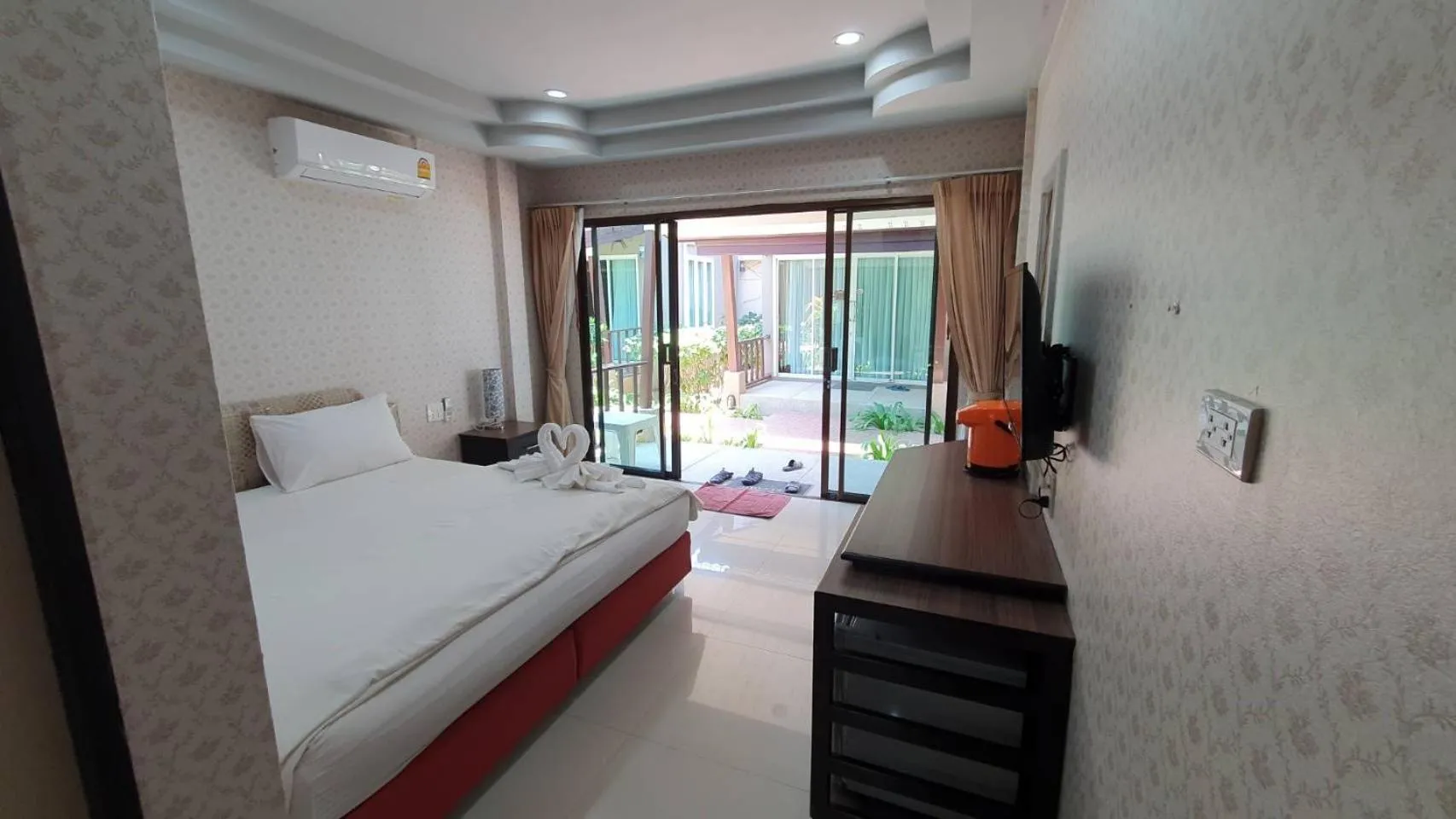 Bed in Dang Sea Beach Resort - SHA
