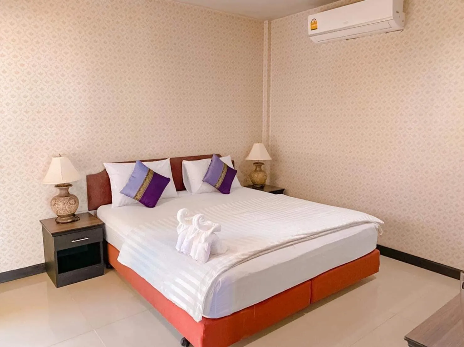 Bed in Dang Sea Beach Resort - SHA