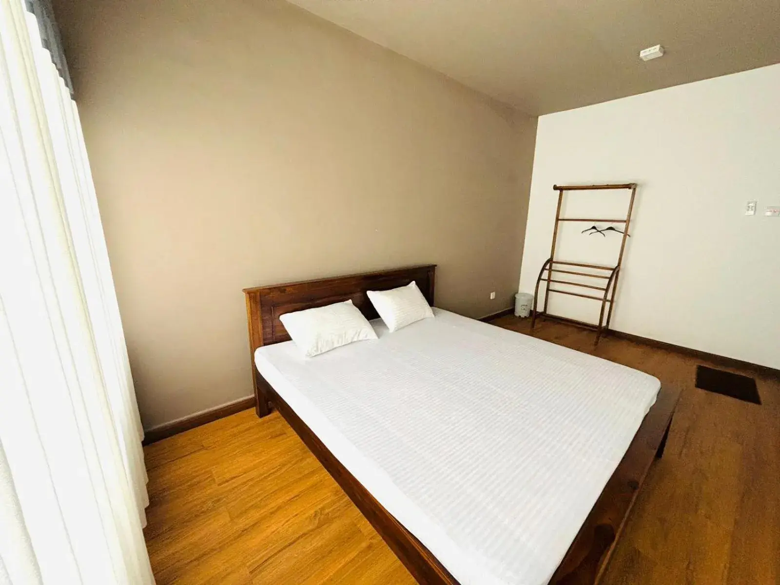 Double Room with Private Bathroom in Havelock City Hostel, Colombo Double Room with Private Bathroom in Havelock City Hostel, Colombo