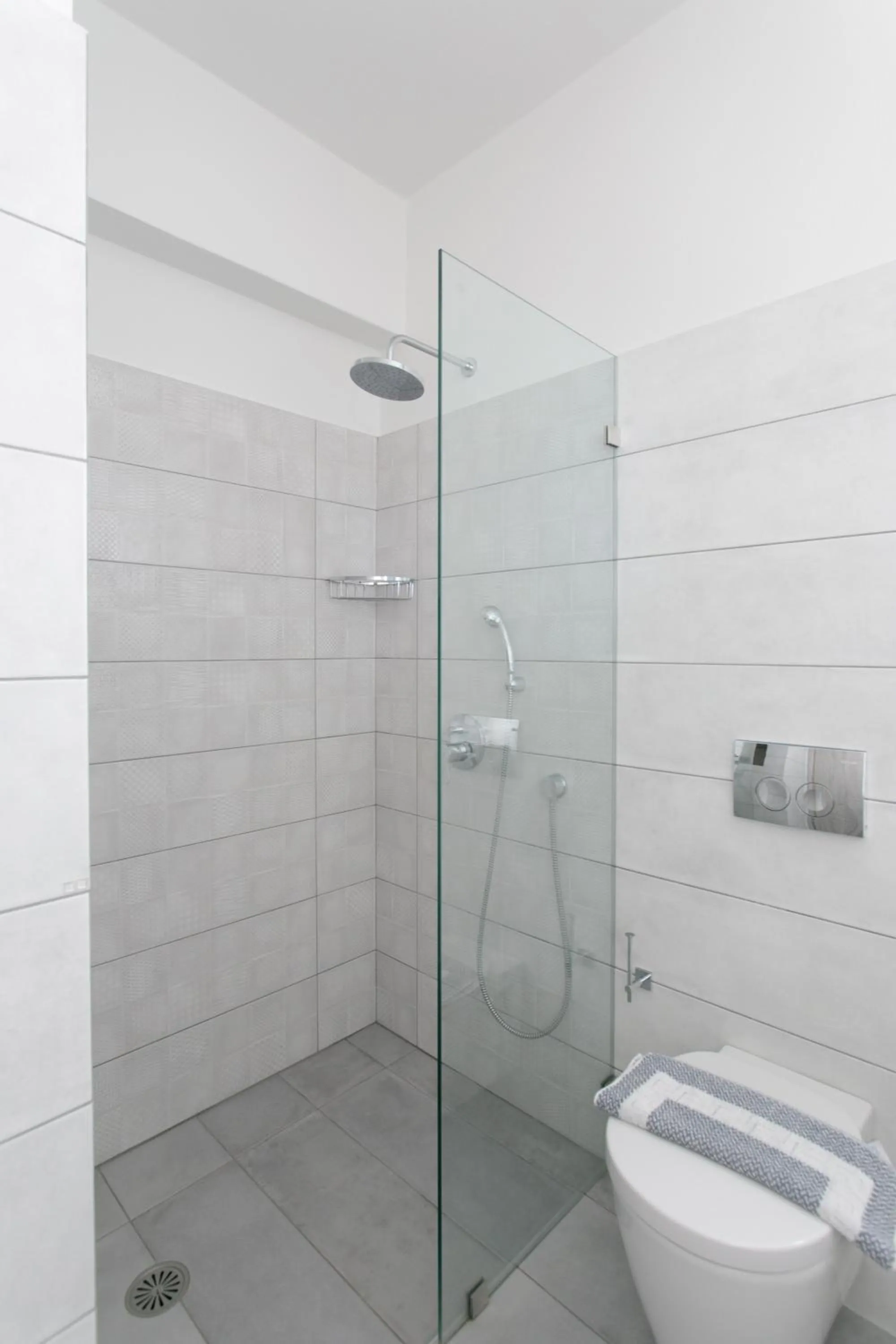 Shower in Sweet Home Naxos