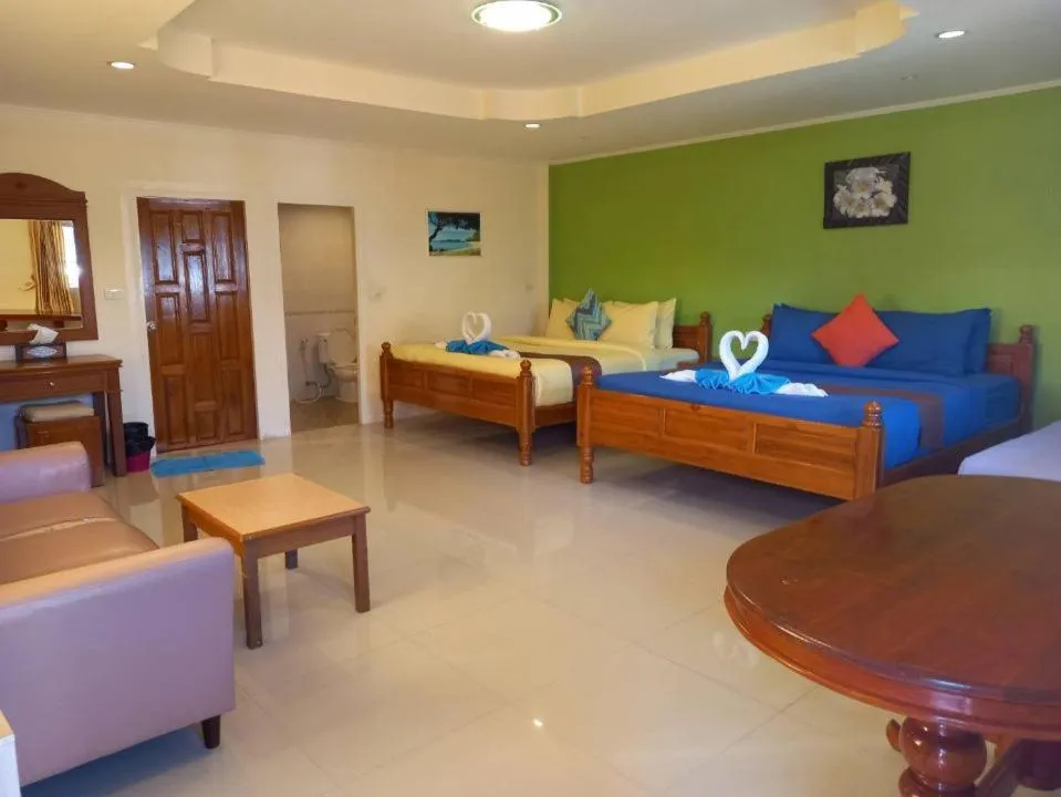 Bed in Lareena Resort Koh Larn Pattaya