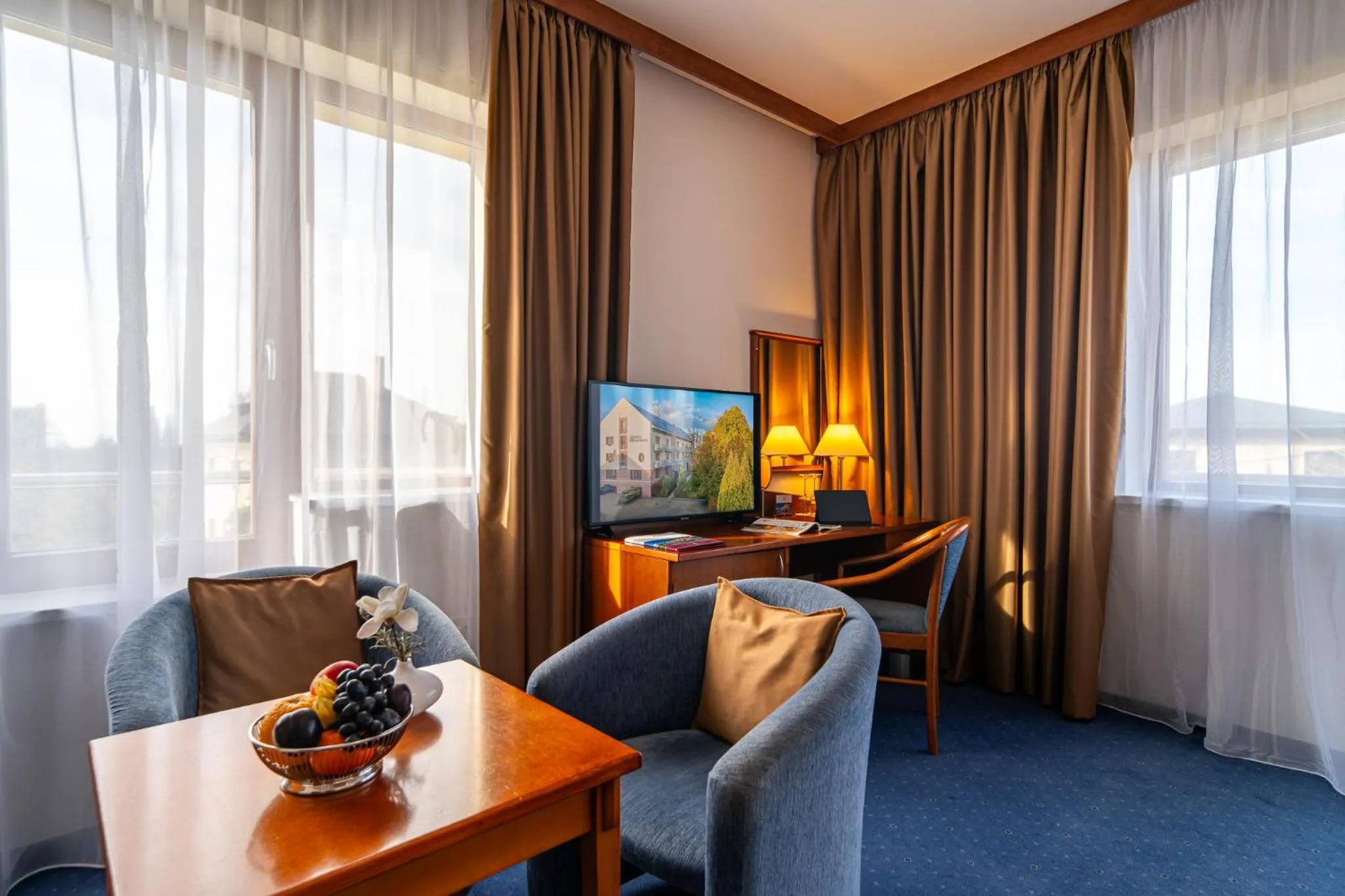 April hotel Panorama