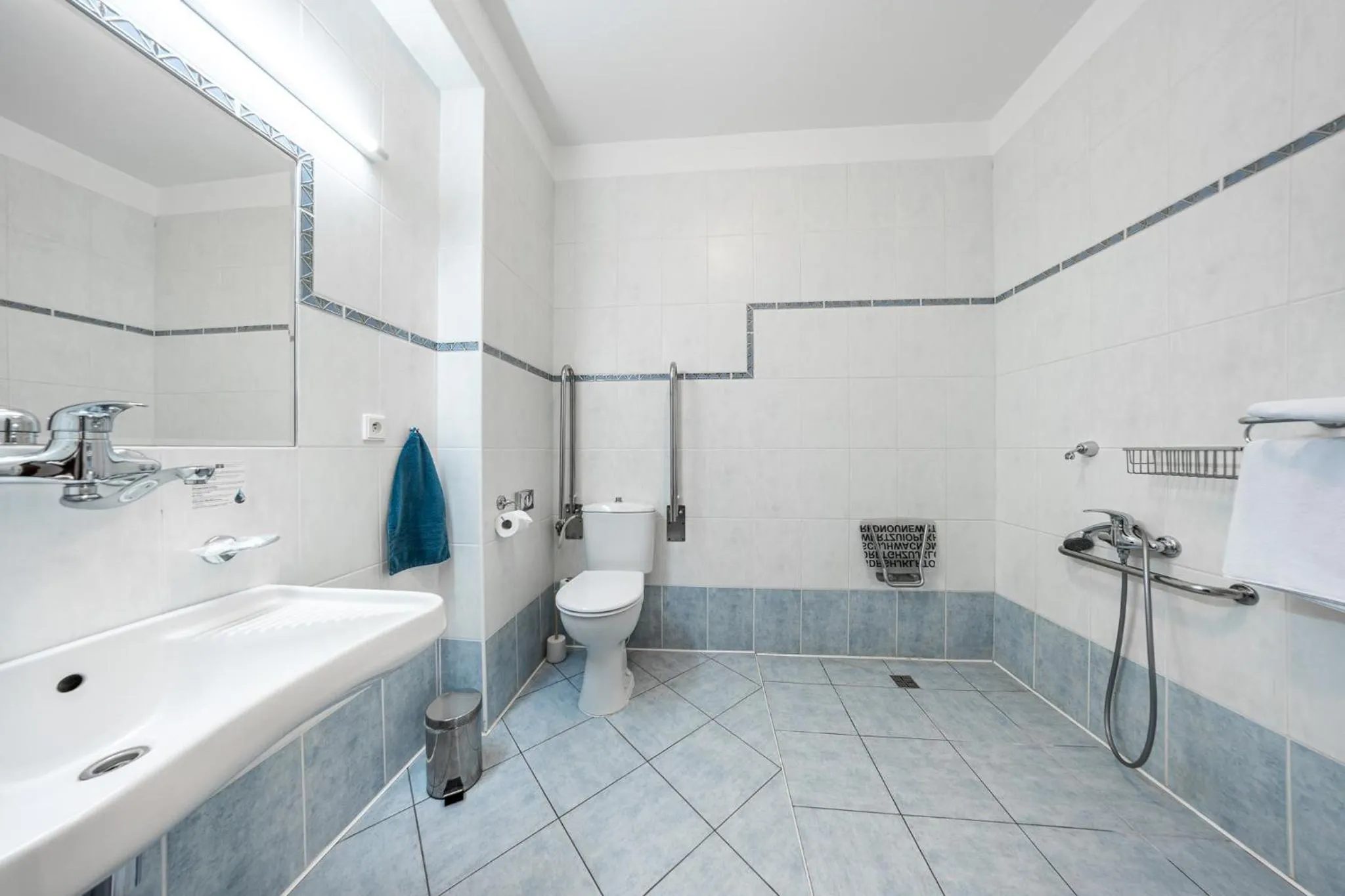 Bathroom in April hotel Panorama