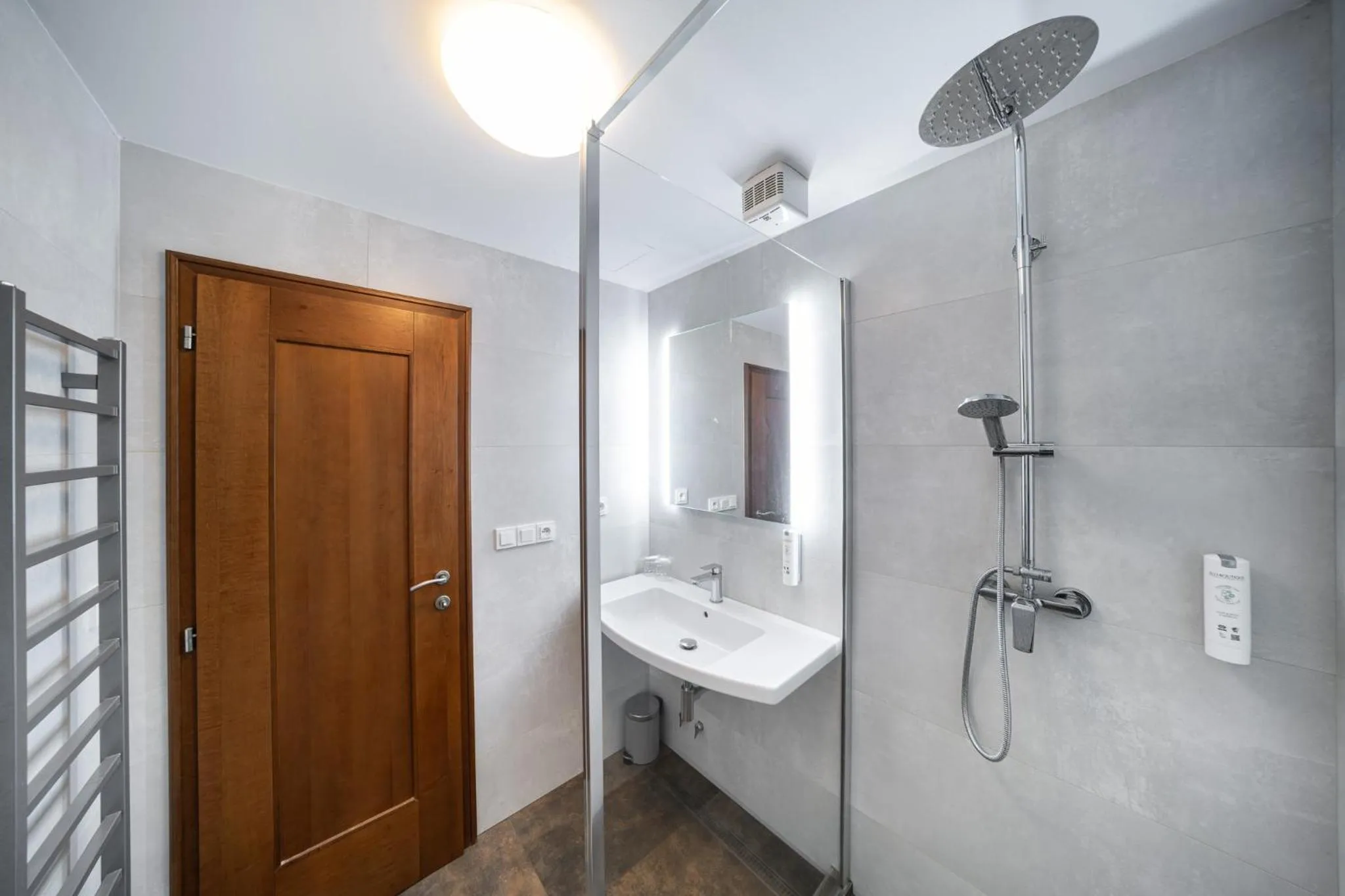 Shower in April hotel Panorama