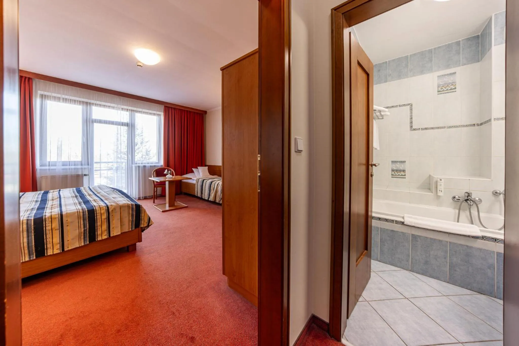 Bathroom, Bed in April hotel Panorama