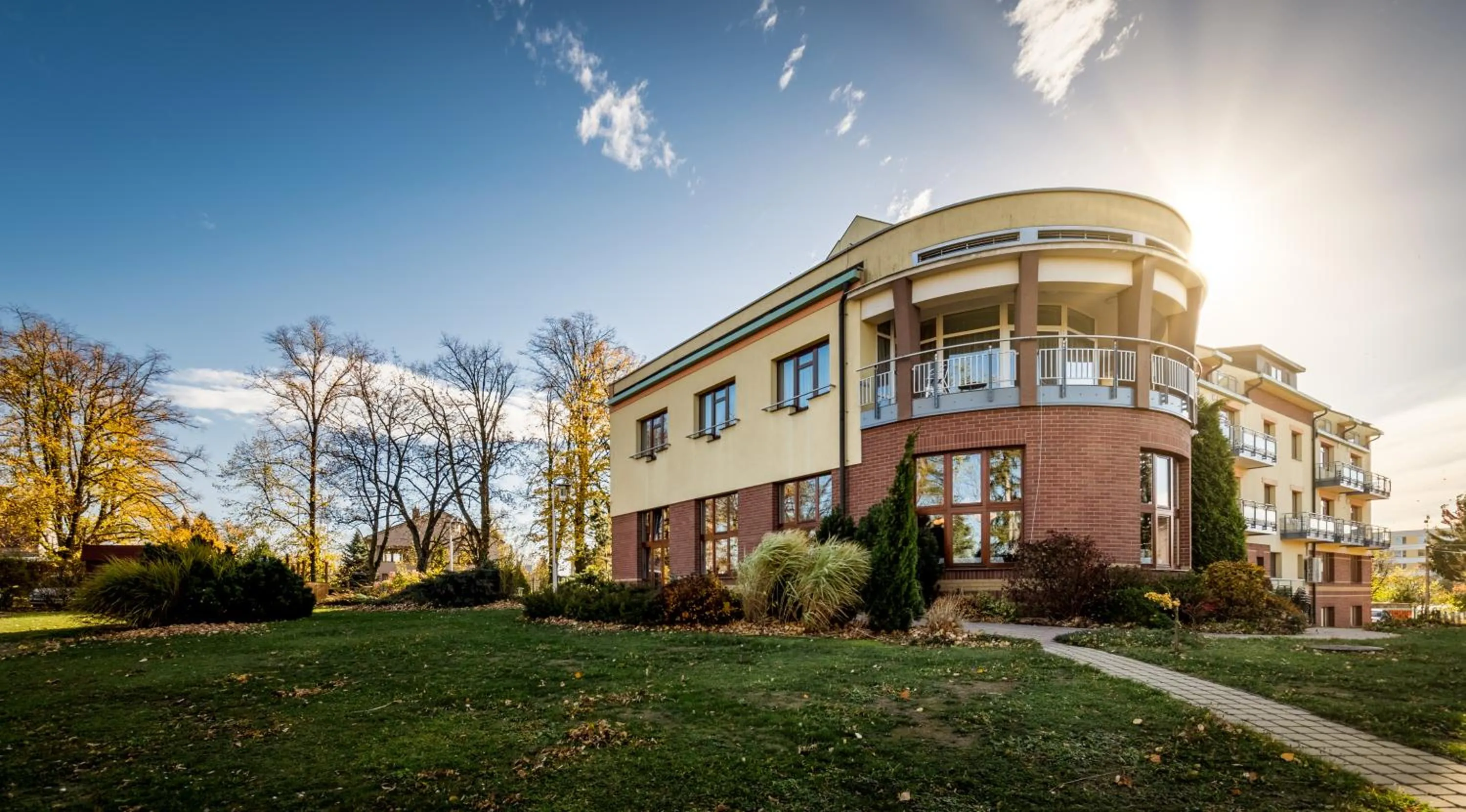 April hotel Panorama