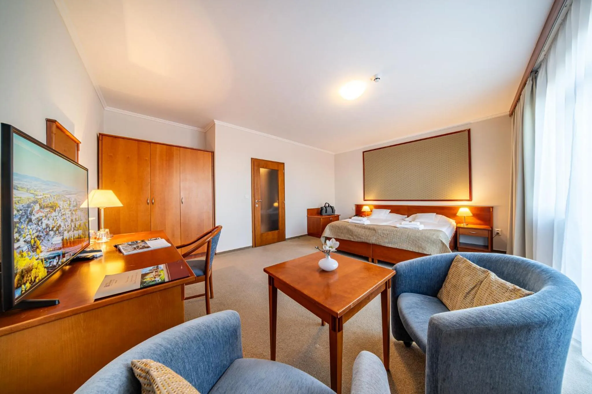 Bed in April hotel Panorama