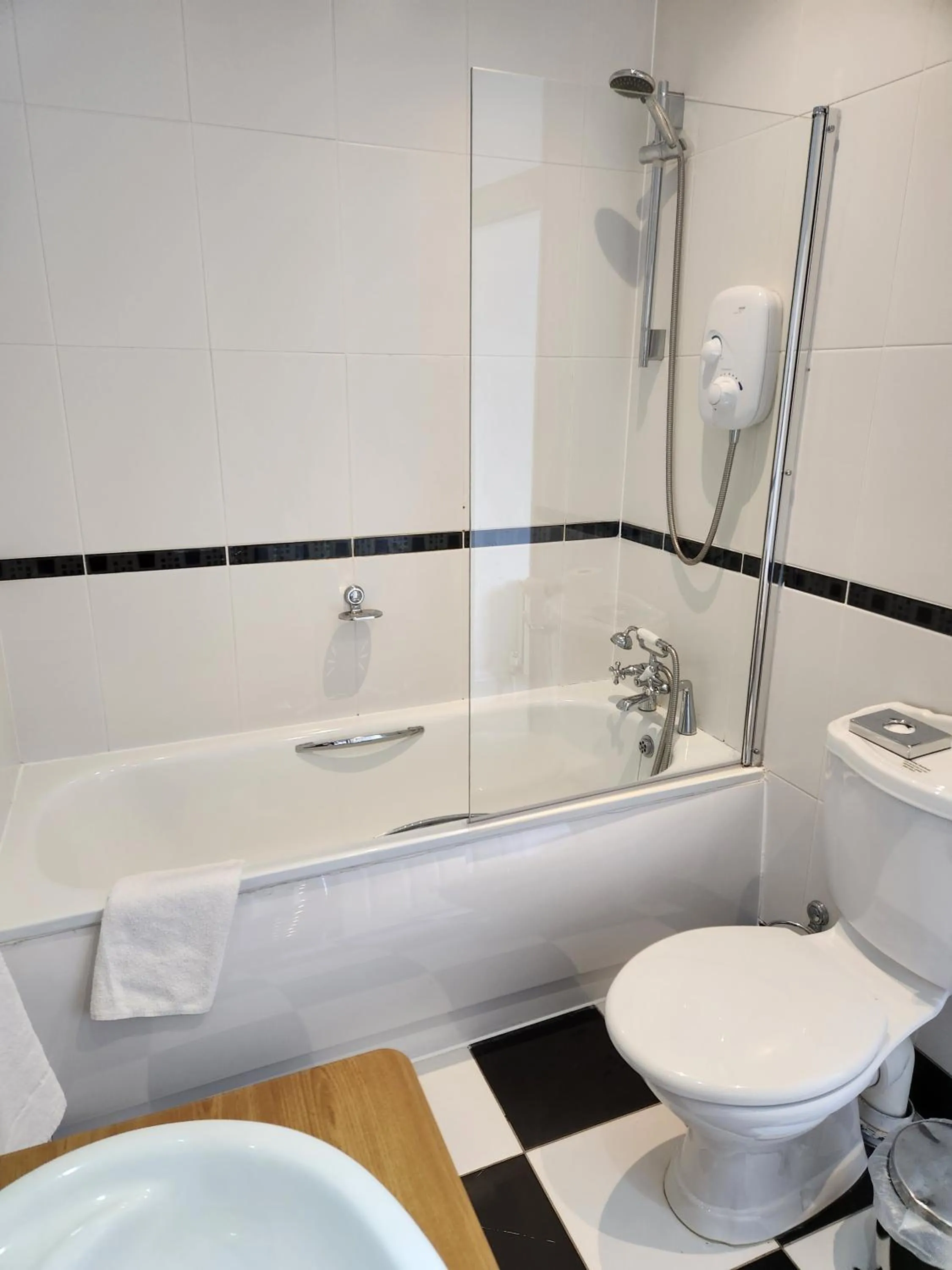 Shower in The Hope Anchor