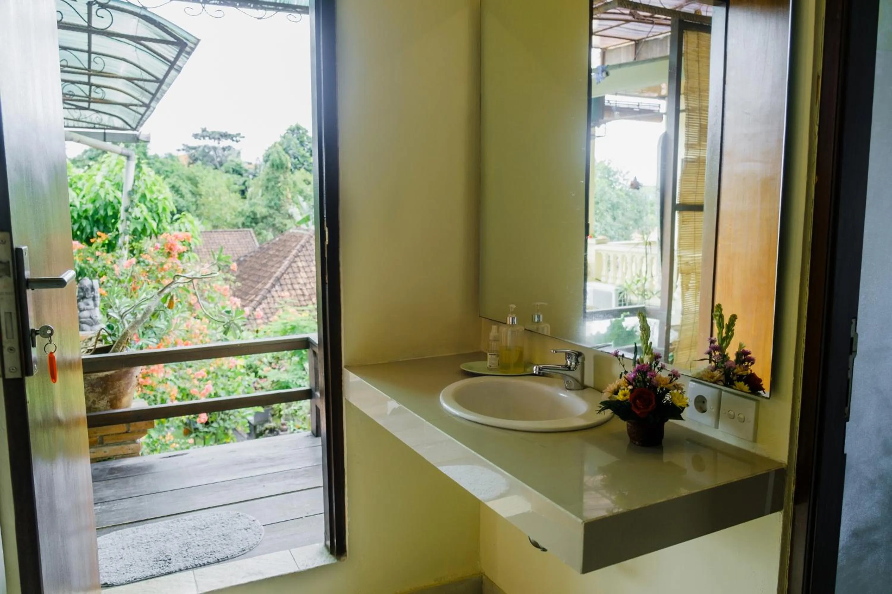 Bathroom in Desak Putu Putra Home Stay