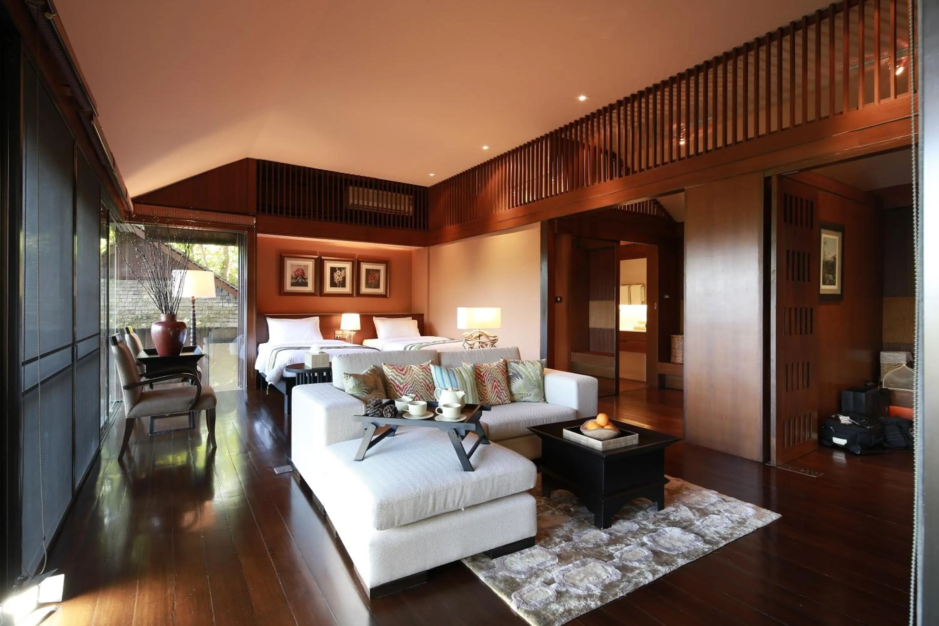 Photo of the whole room, Bed in Vanilla hill (hill lodge)