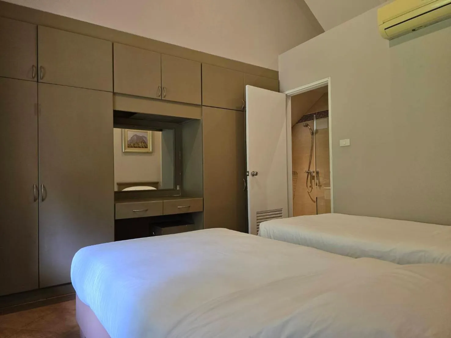 Bed in Vanilla hill (hill lodge)