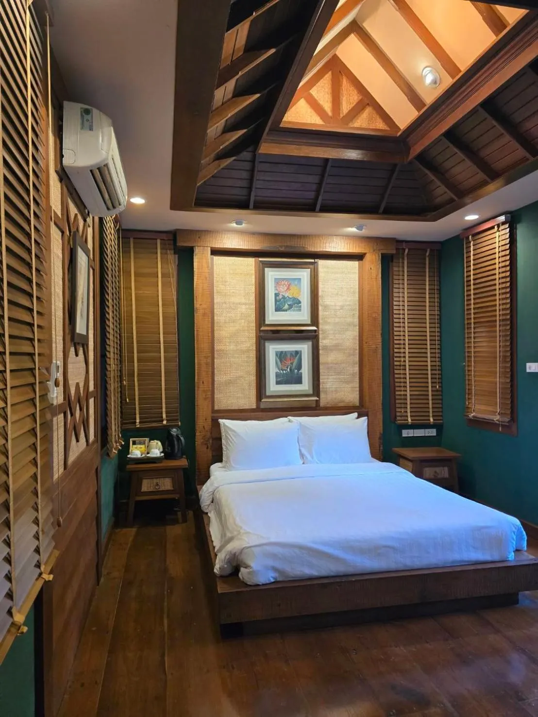 Bed in Vanilla hill (hill lodge)