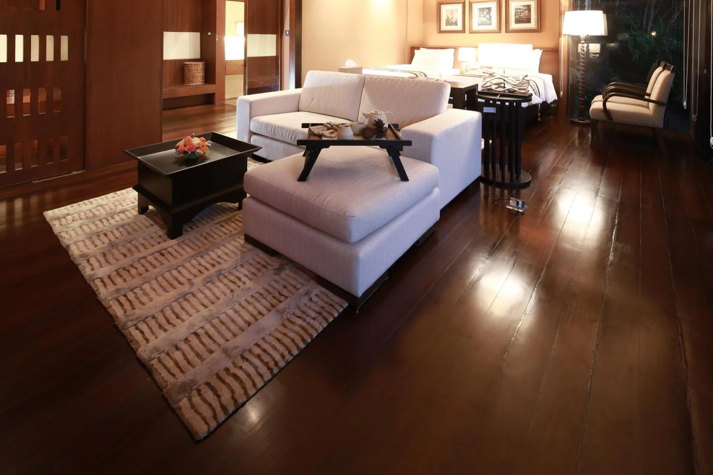 Living room, Bed in Vanilla hill (hill lodge)