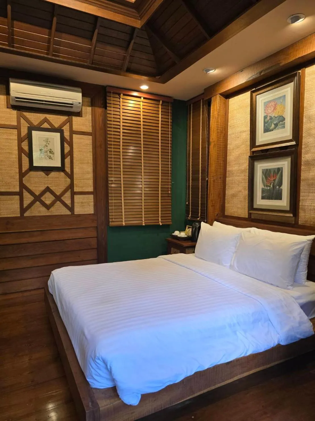 Bed in Vanilla hill (hill lodge)