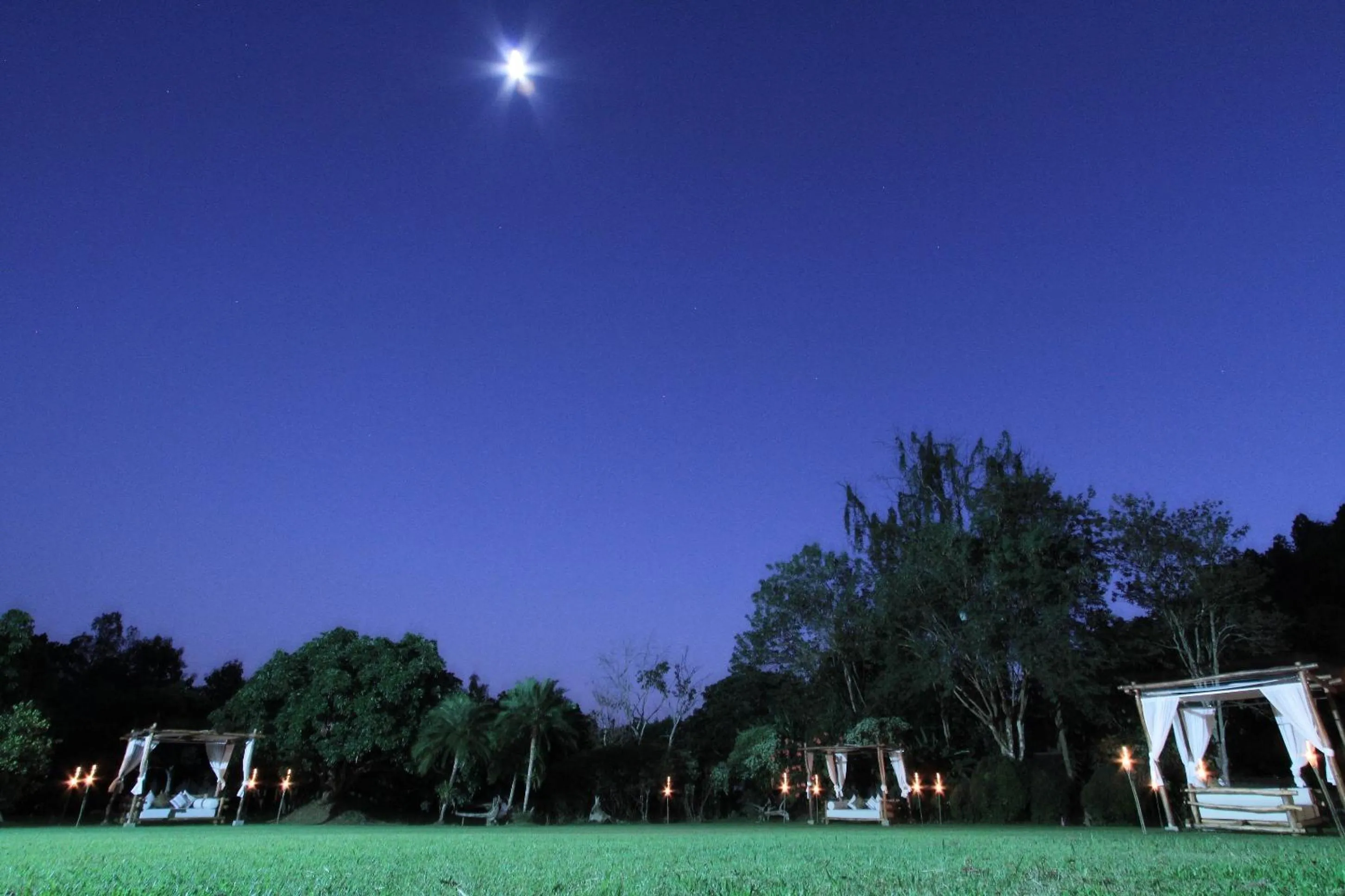 Night in Vanilla hill (hill lodge)