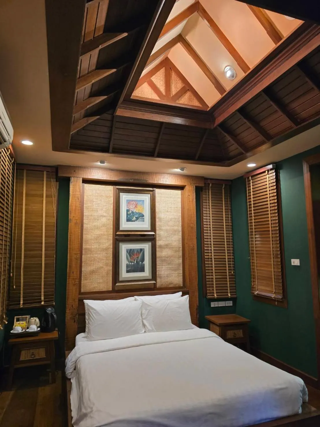 Bed in Vanilla hill (hill lodge)