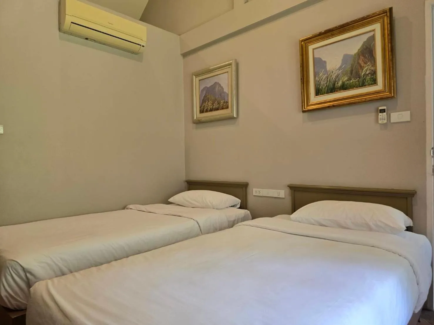 Bed in Vanilla hill (hill lodge)