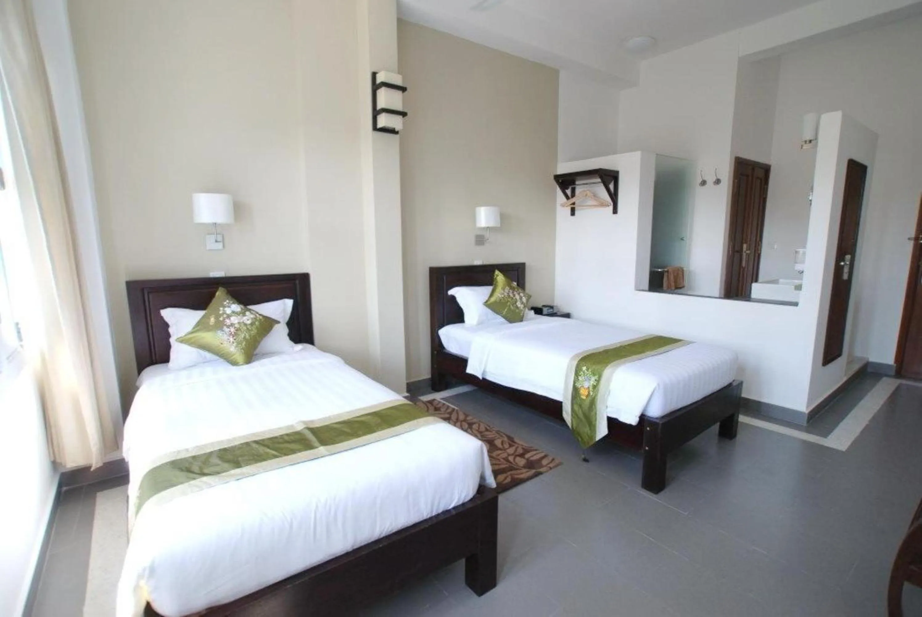 Bedroom, Bed in The Columns