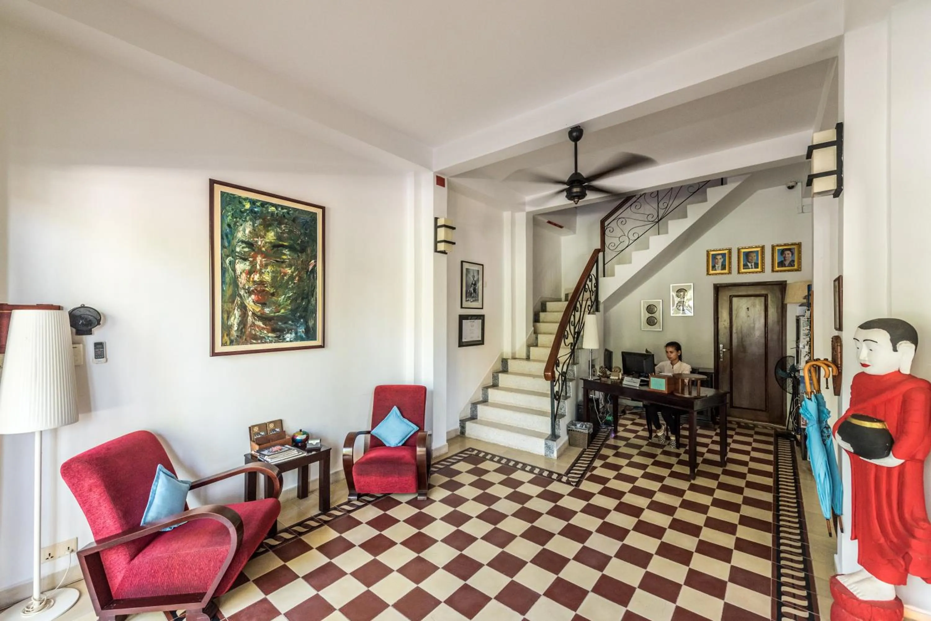 Lobby or reception in The Columns