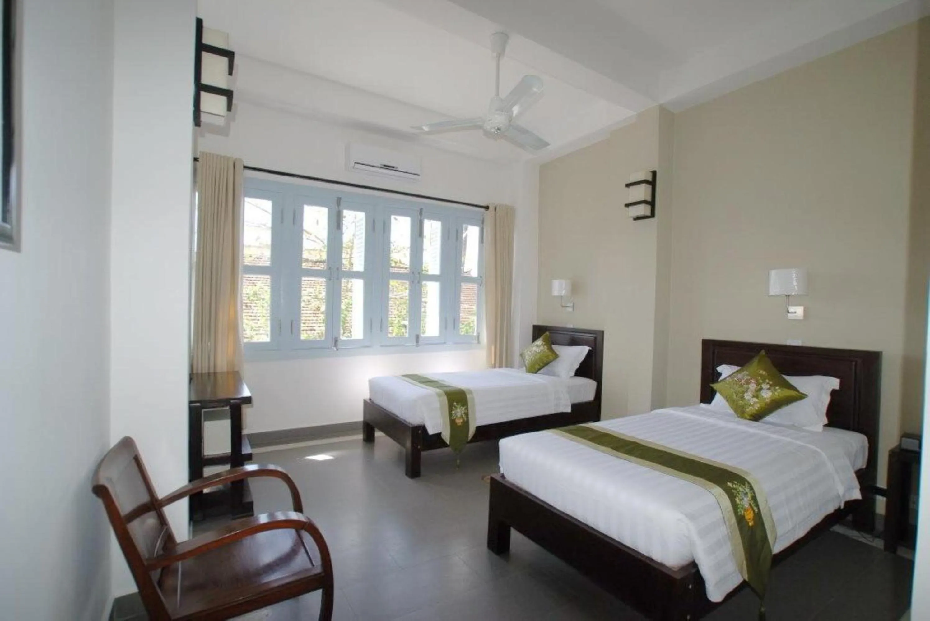 Bedroom, Bed in The Columns