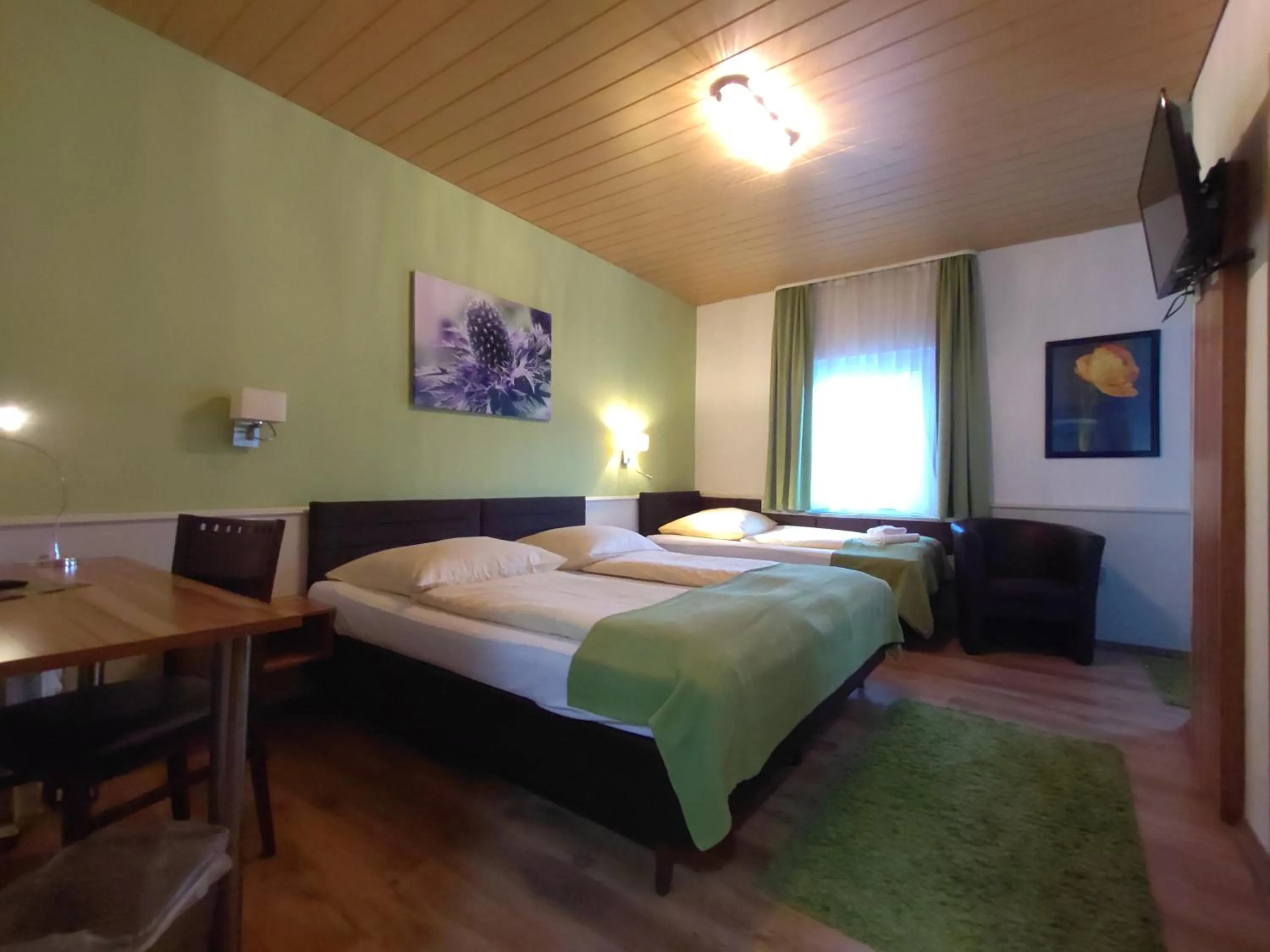 Photo of the whole room, Bed in Hotel Smart-Inn