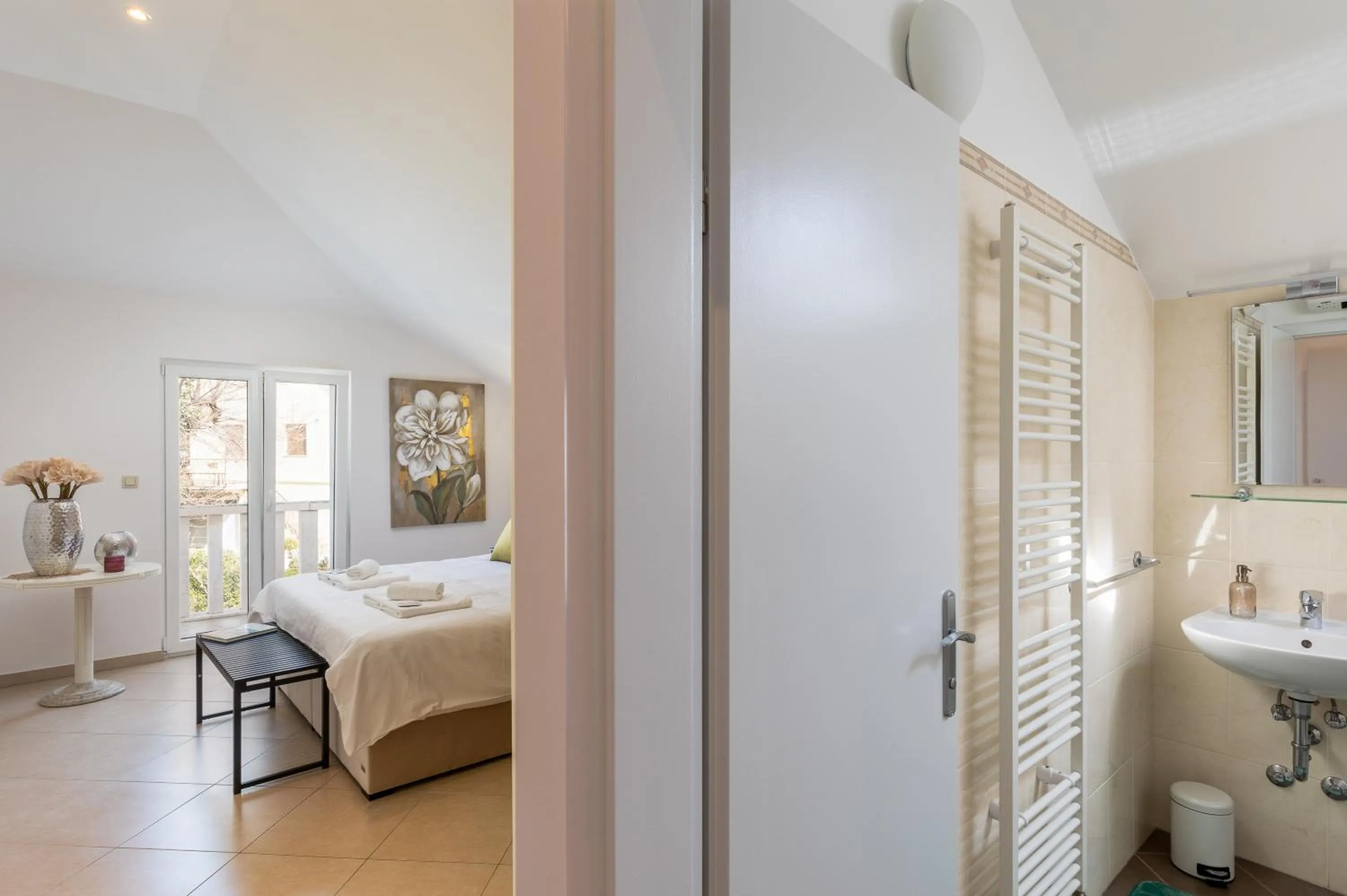 Decorative detail, Bed in Apartments Subrenum