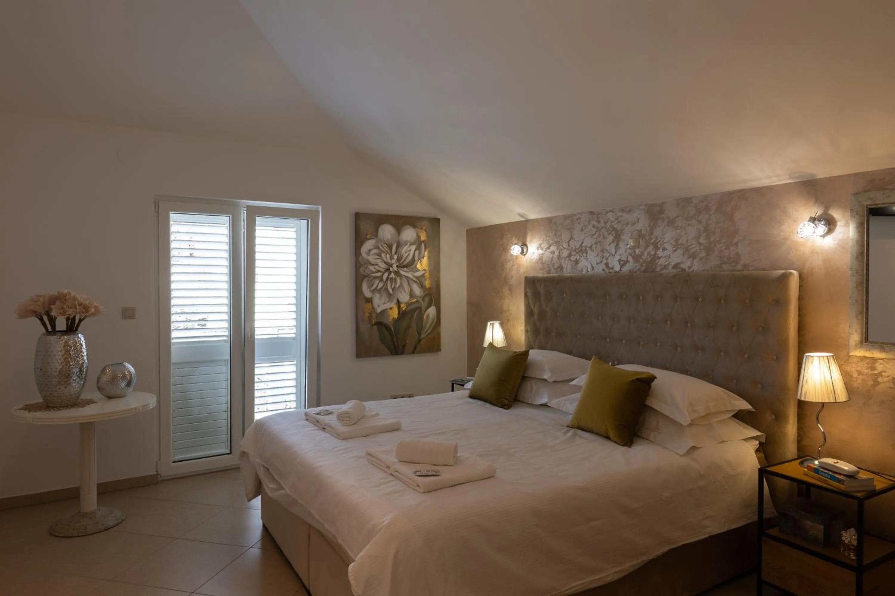 Bedroom, Bed in Apartments Subrenum