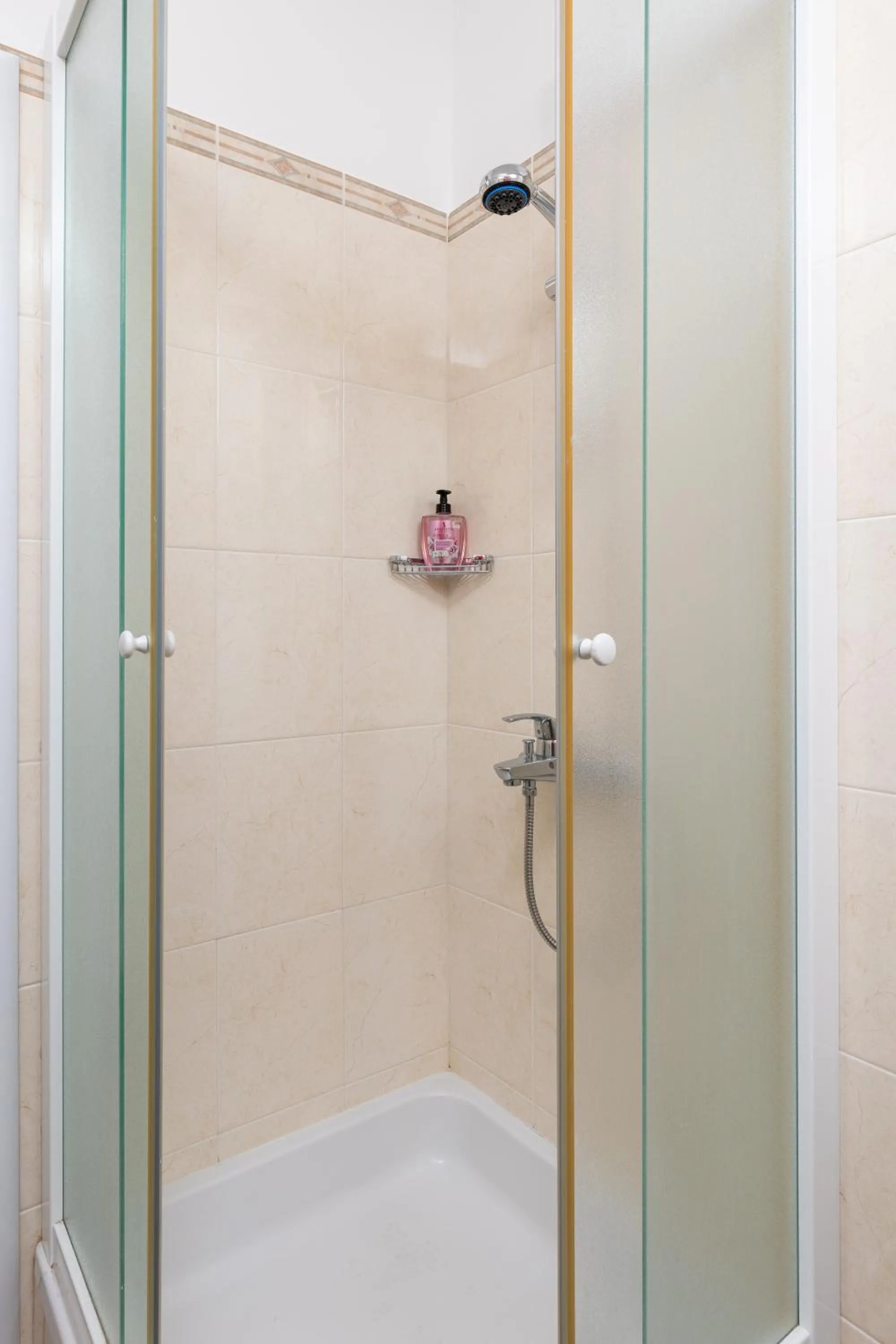 Bathroom in Apartments Subrenum