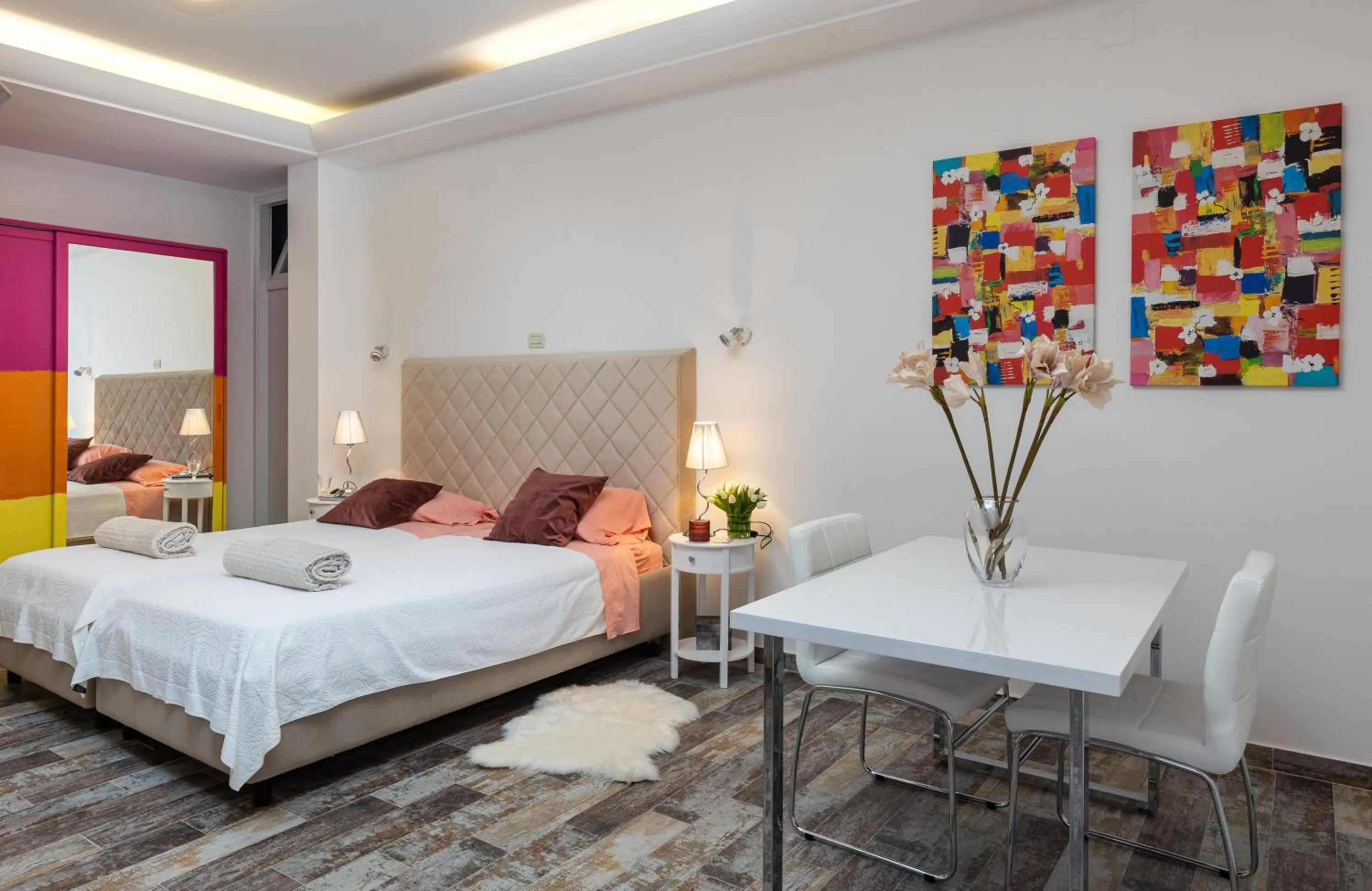 Living room, Bed in Apartments Subrenum