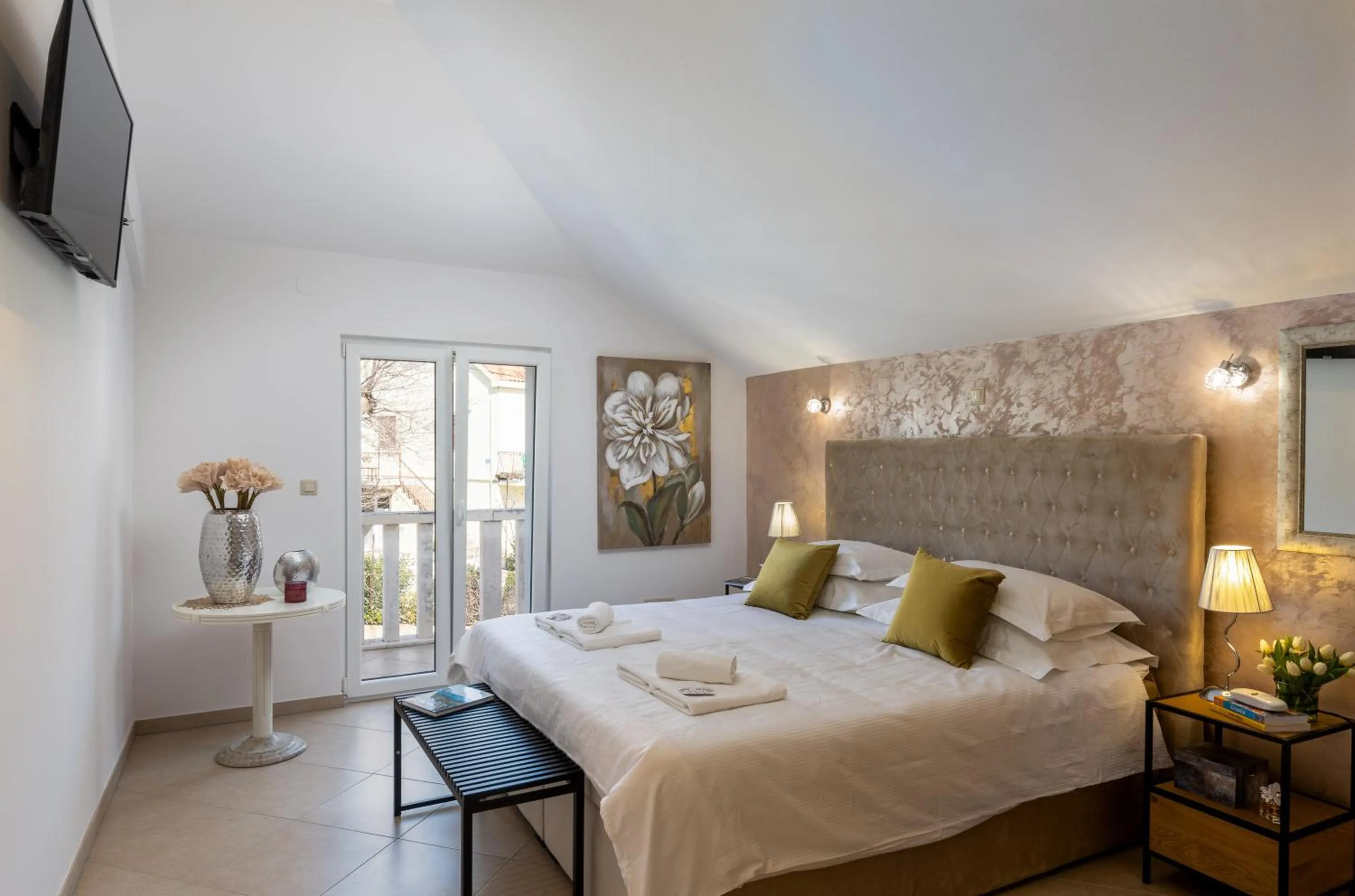 Bedroom, Bed in Apartments Subrenum
